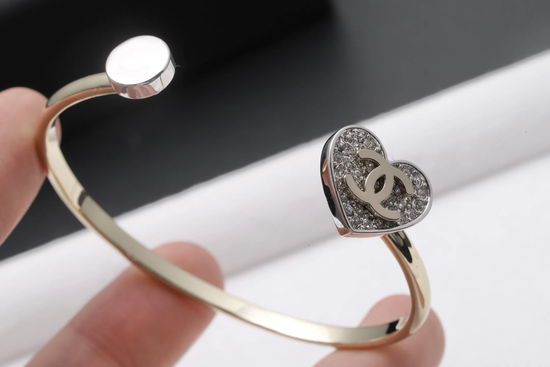 Crystal-Embellished Heart Open Bangle D18016761 — view 4