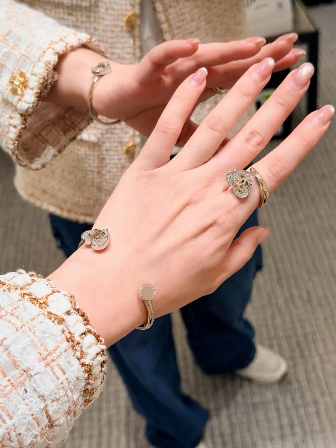 Crystal-Embellished Heart Open Bangle D18016761 — view 8