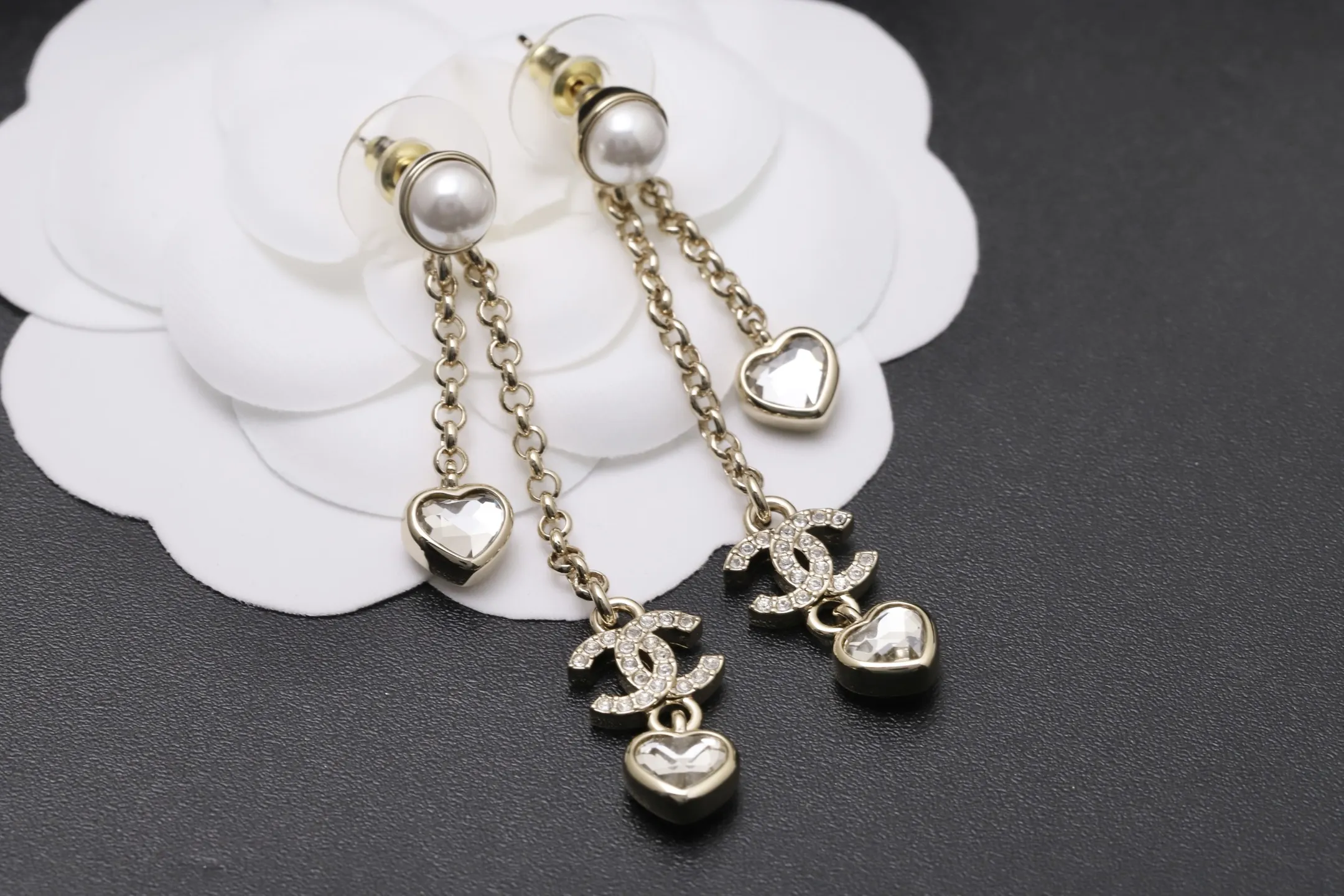 Crystal Heart and CC Logo Drop Earrings D15017331 — view 3