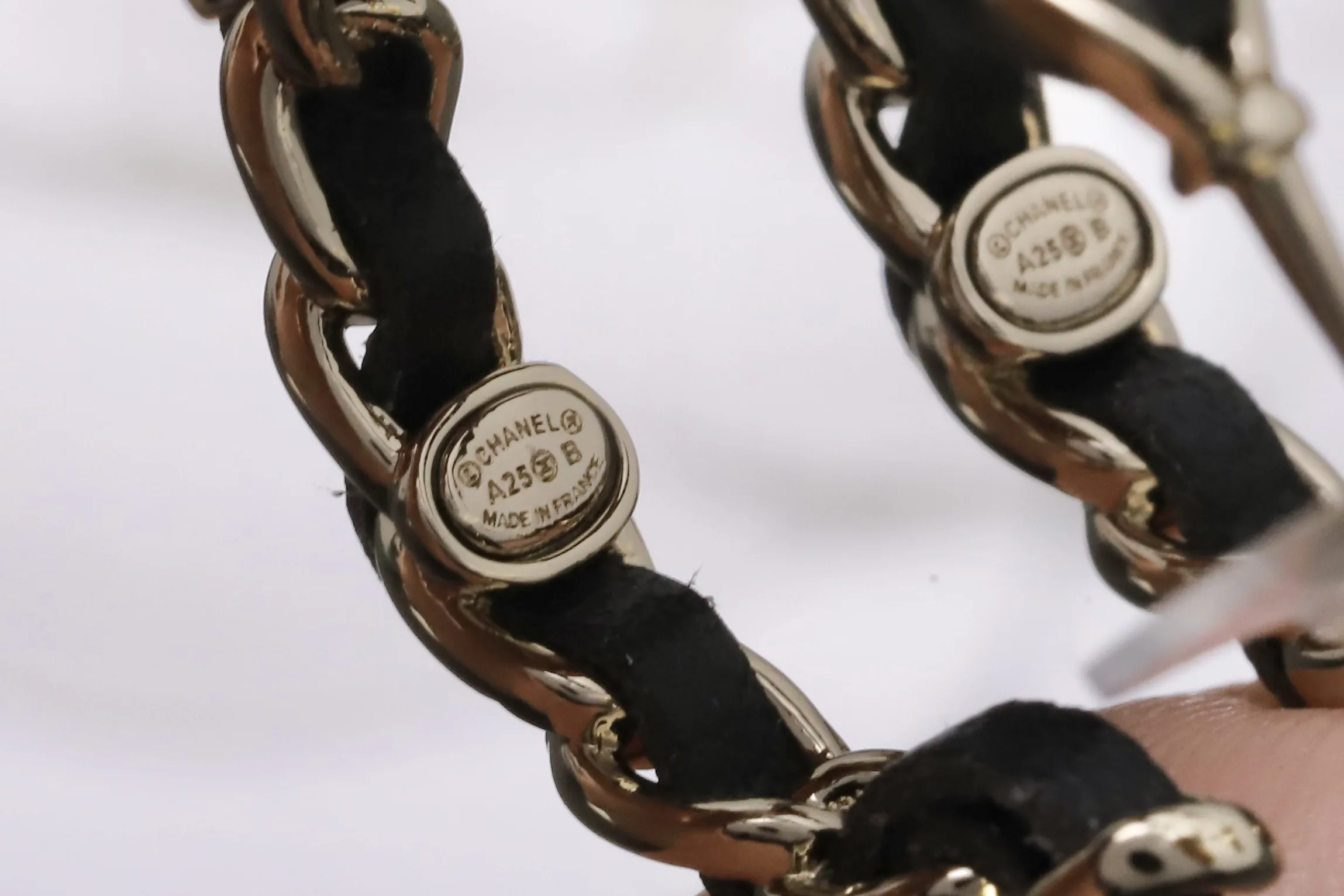 Leather-Intertwined CC Logo Hoop Earrings D14017205 — view 6