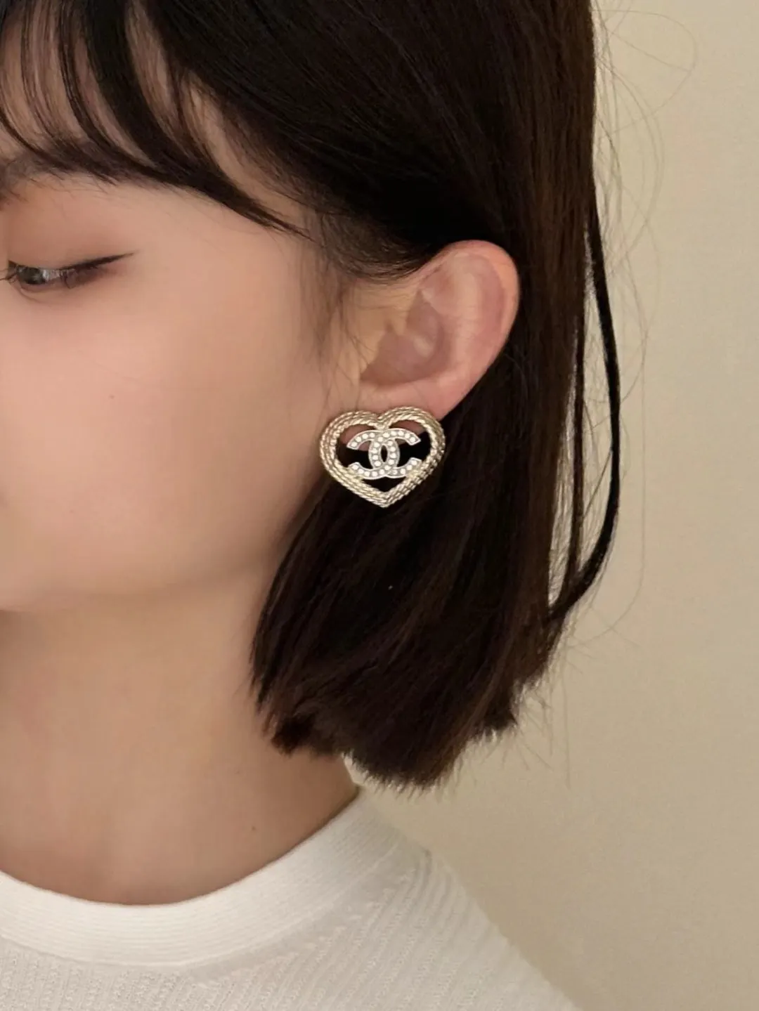 Crystal-Embellished Heart CC Stud Earrings D14017034 — view 7