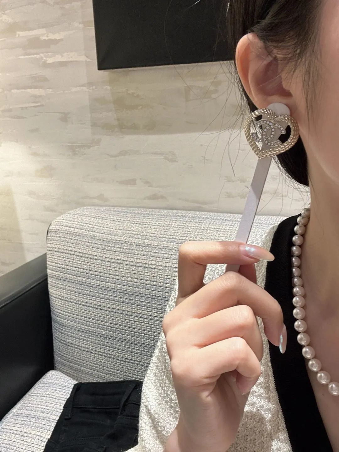 Crystal-Embellished Heart CC Stud Earrings D14017034 — view 8