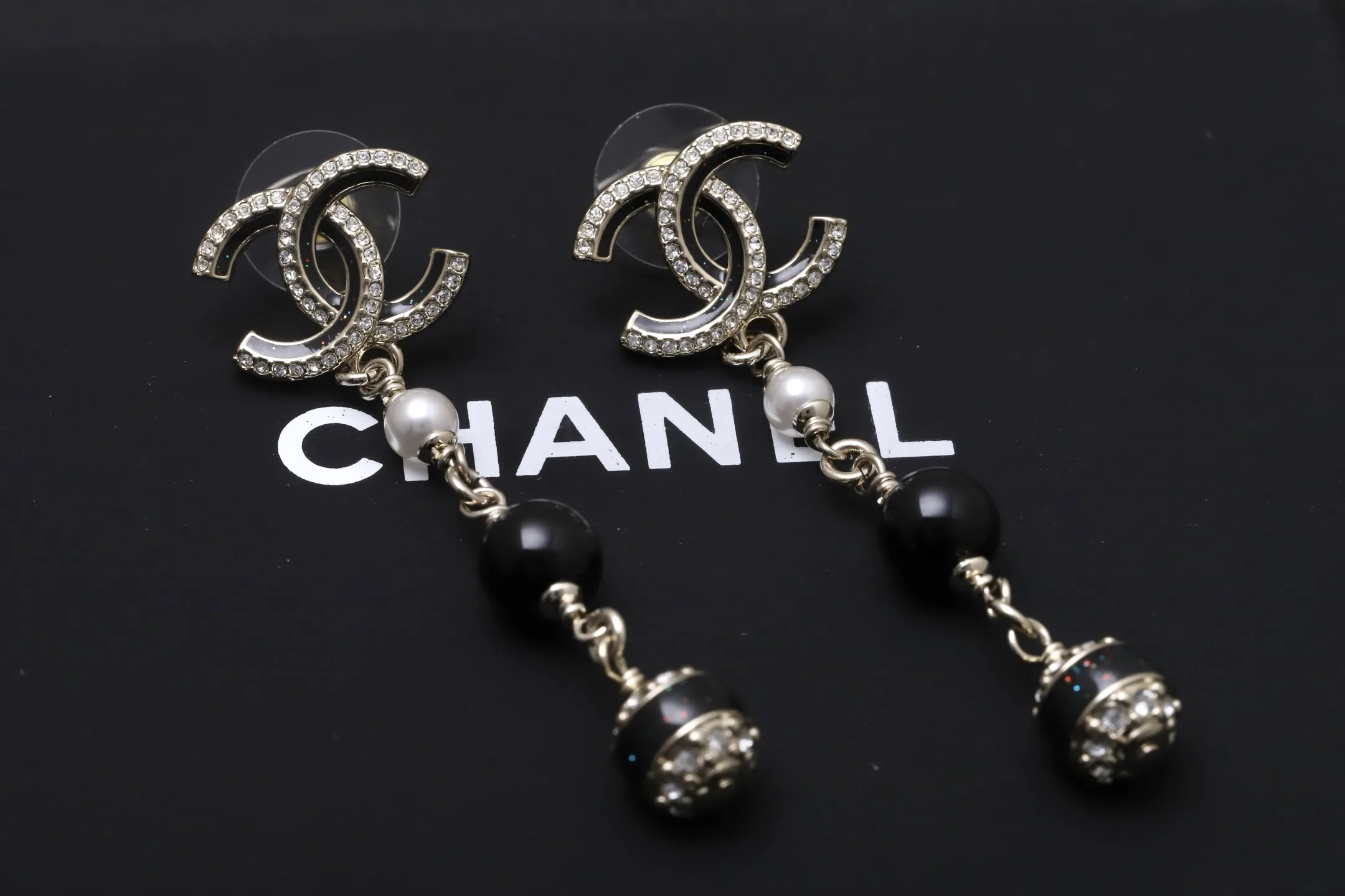 CC Logo Enamel and Resin Drop Earrings D16517330 — view 3