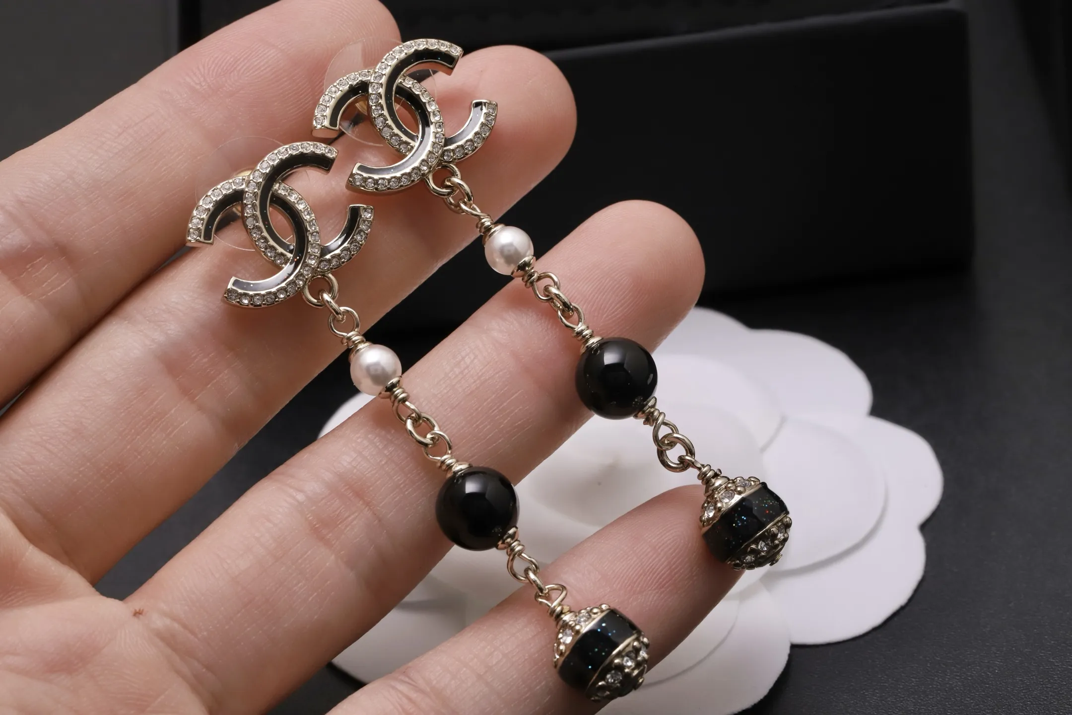 CC Logo Enamel and Resin Drop Earrings D16517330 — view 4