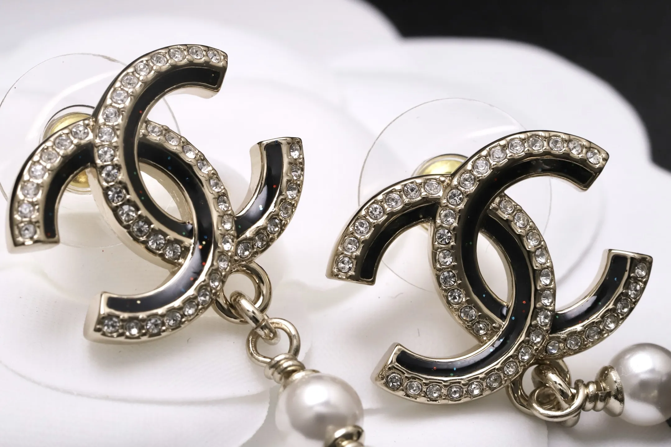 CC Logo Enamel and Resin Drop Earrings D16517330 — view 6