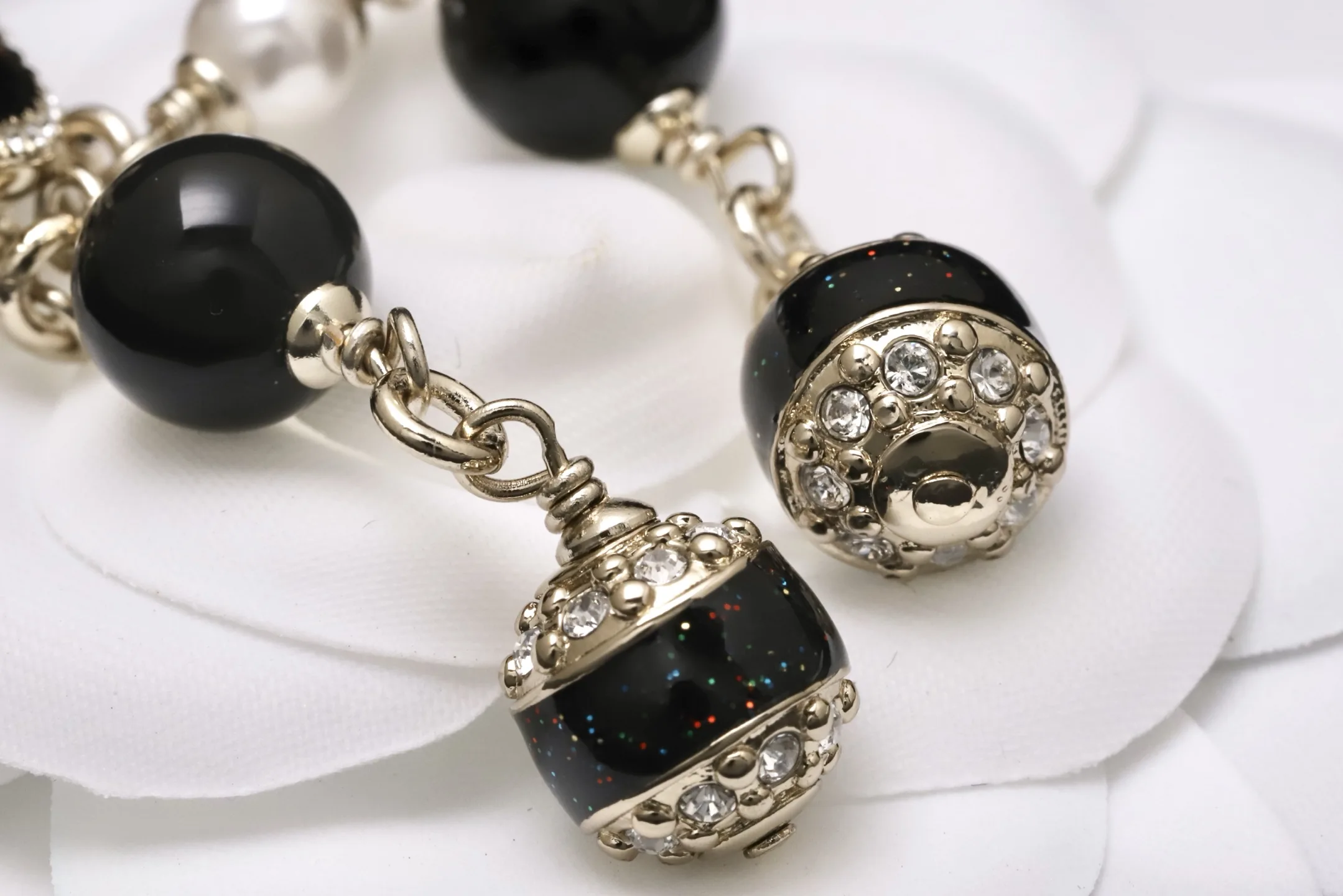 CC Logo Enamel and Resin Drop Earrings D16517330 — view 7