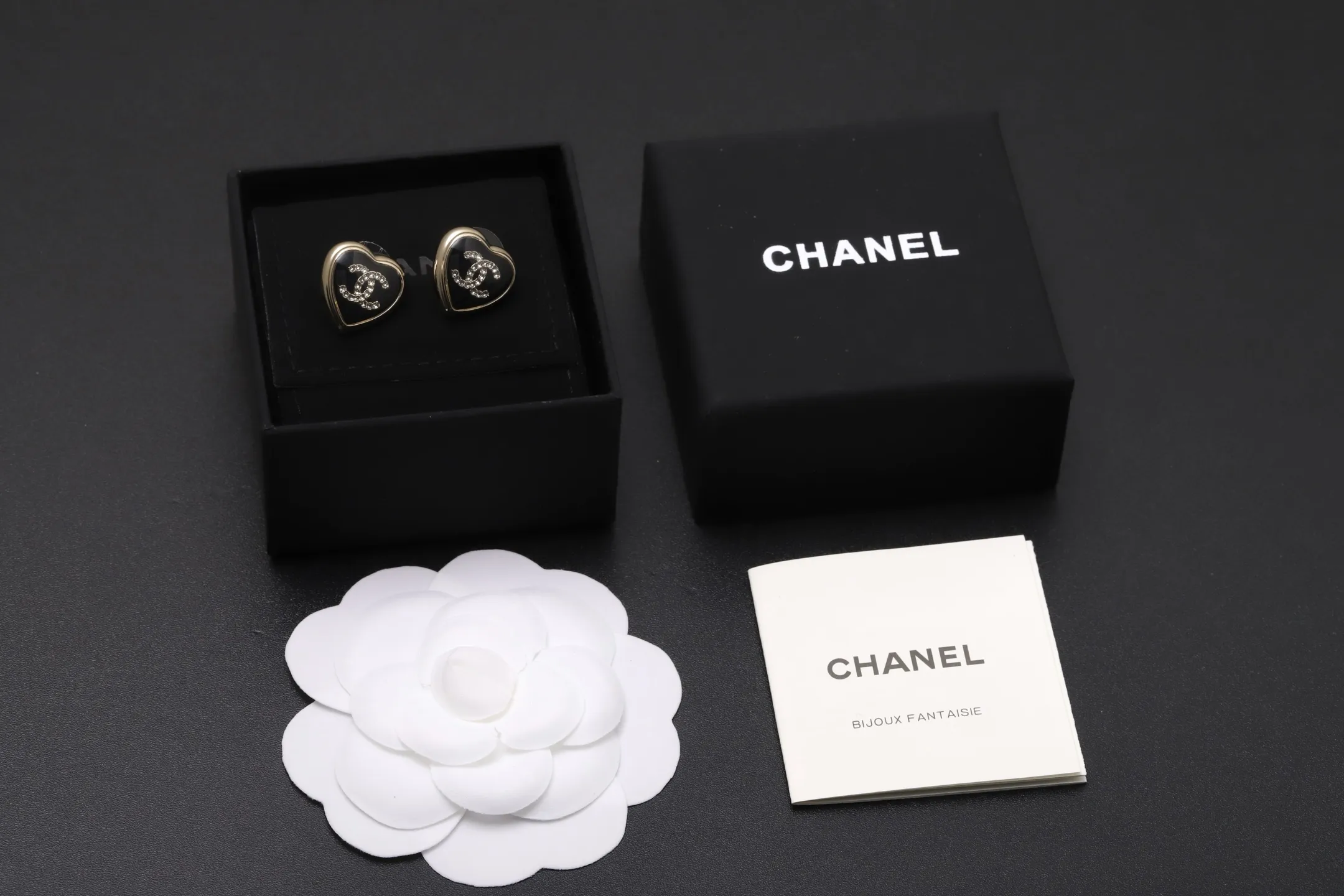 Heart-Shaped CC Logo Stud Earrings D11517372 — view 2