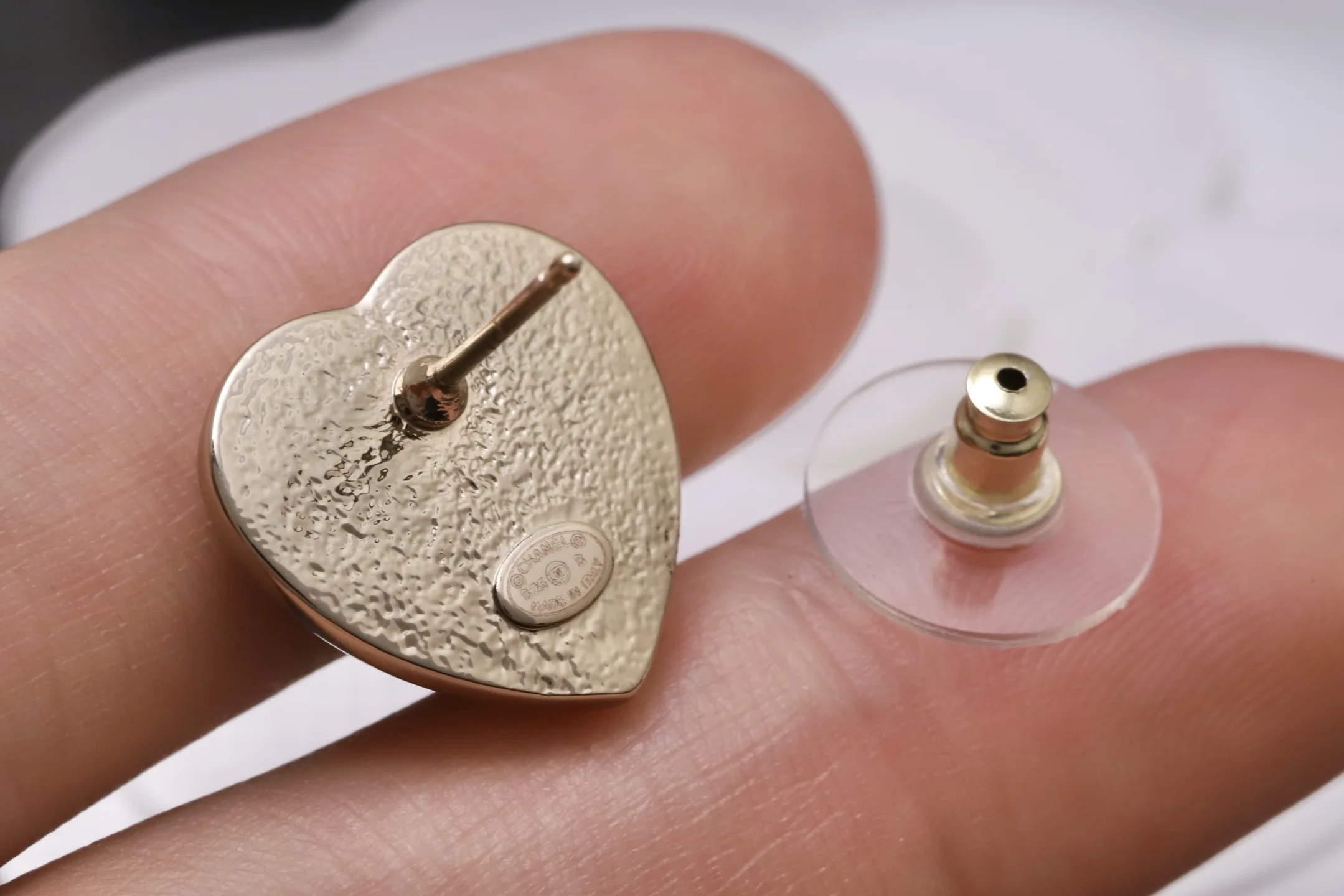 Heart-Shaped CC Logo Stud Earrings D11517372 — view 6