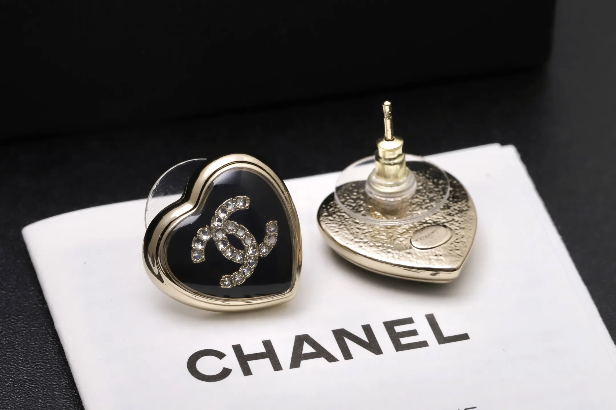 Heart-Shaped CC Logo Stud Earrings D11517372 — view 7