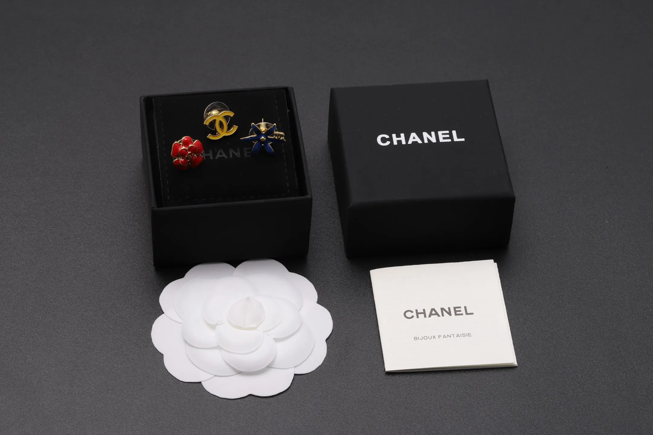 Camellia and Interlocking CC Stud Earring Set D14017037 — view 2