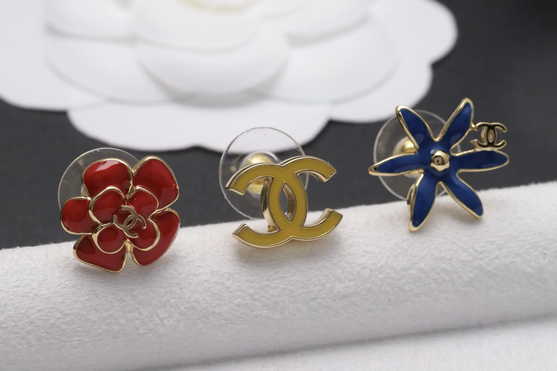 Camellia and Interlocking CC Stud Earring Set D14017037 — view 4