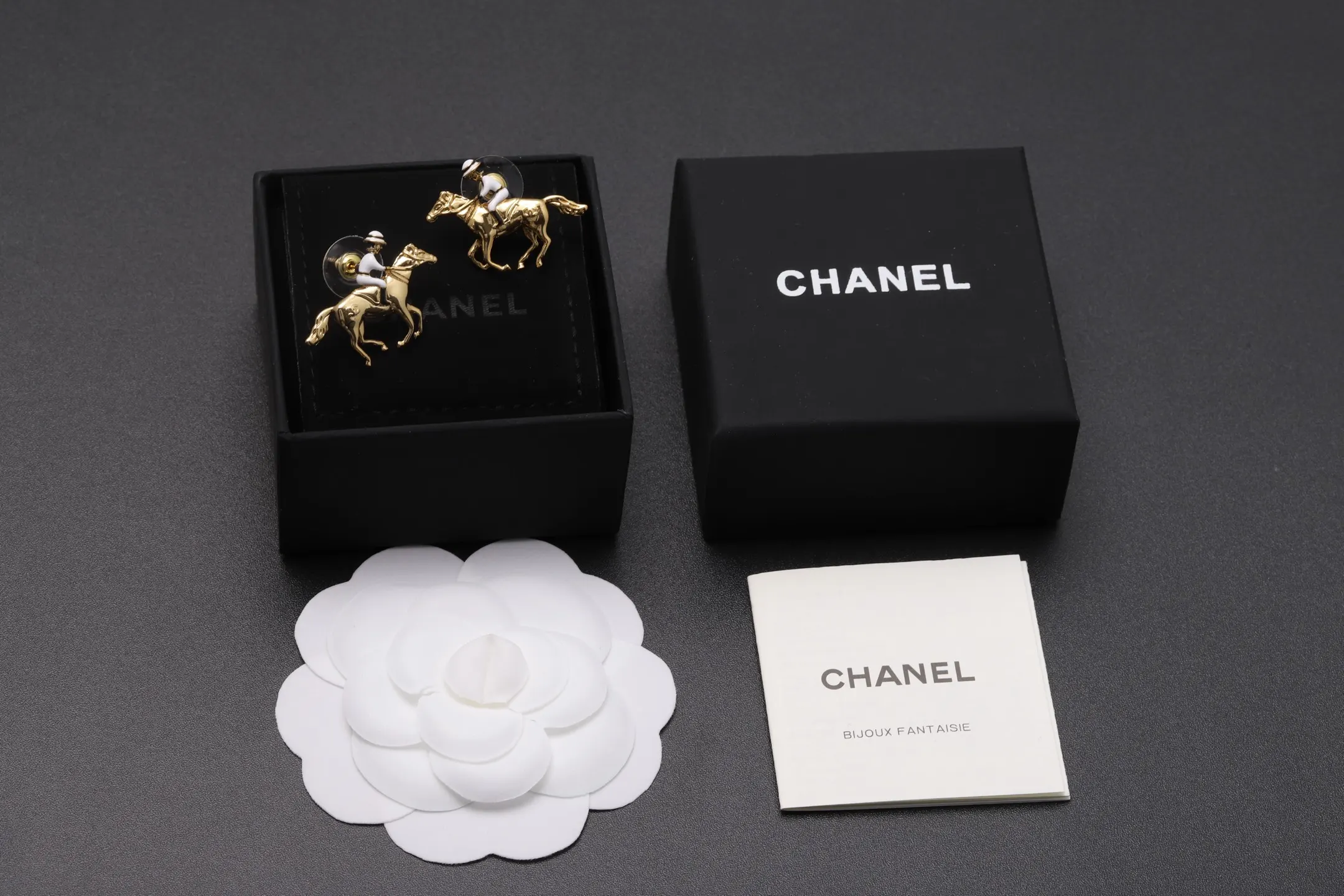 Equestrian Knight Double C Stud Earrings D14017035 — view 2