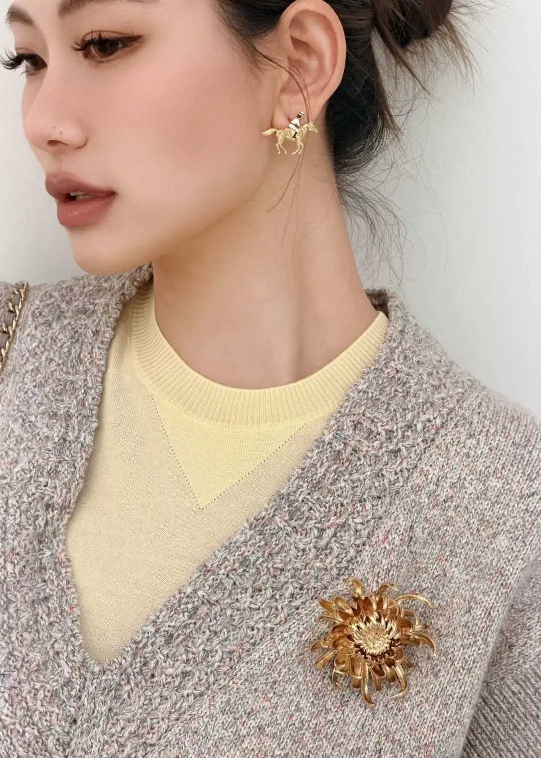 Equestrian Knight Double C Stud Earrings D14017035 — view 8