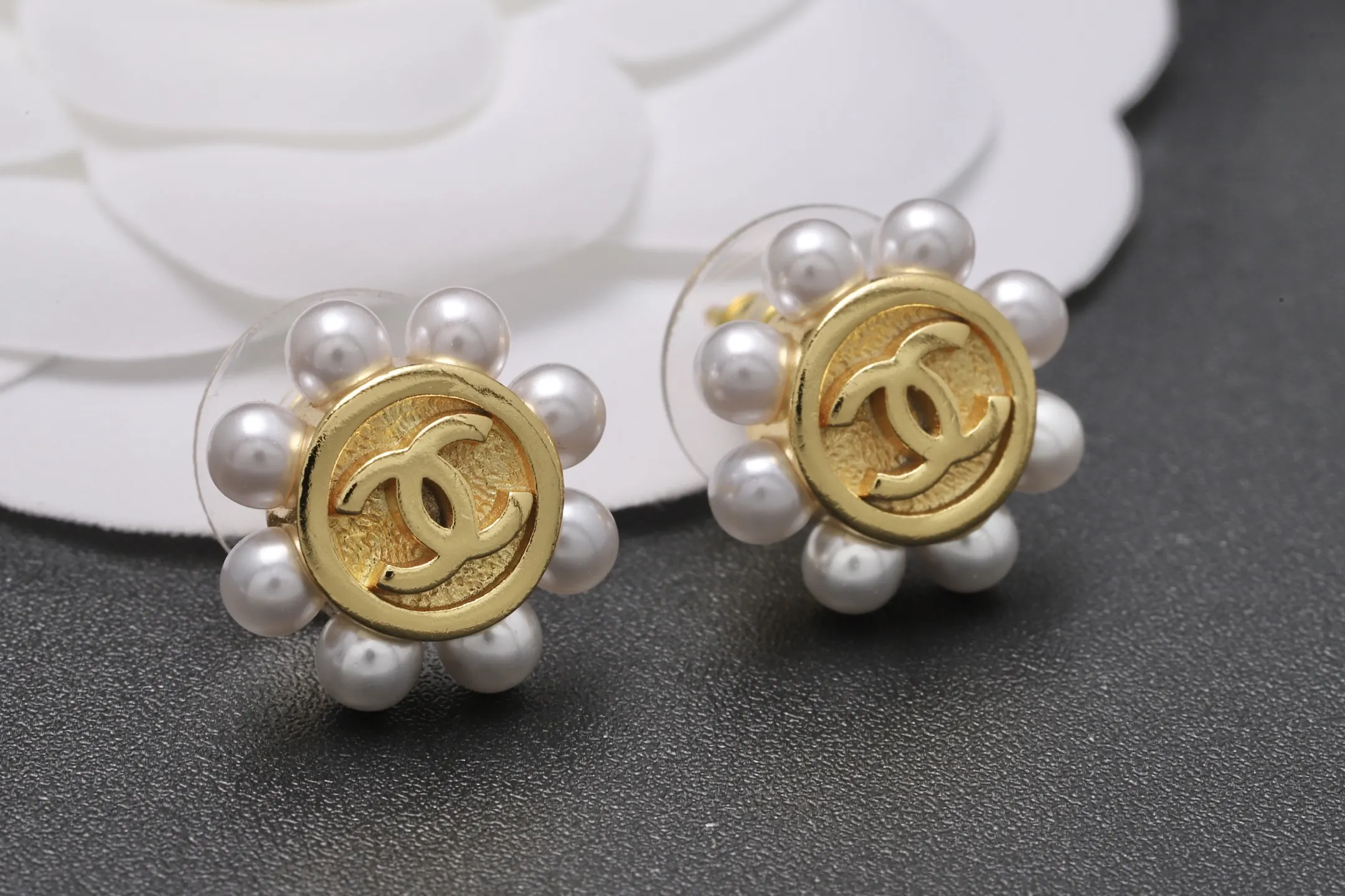 Vintage-Inspired Double C Pearl Stud Earrings D13517067 — view 3