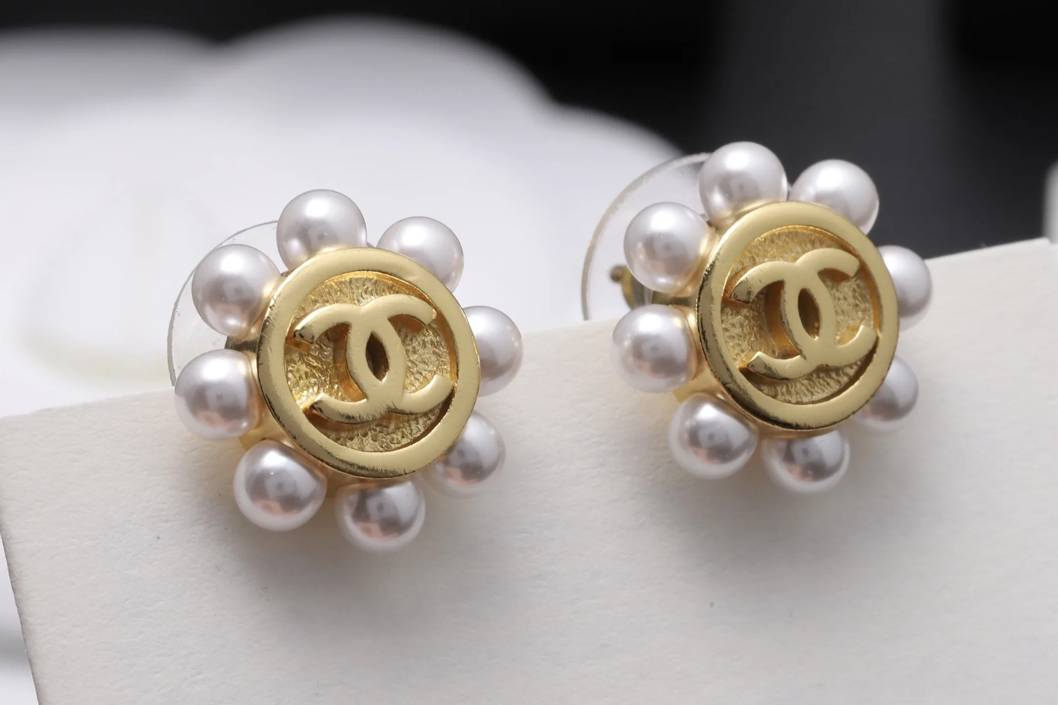 Vintage-Inspired Double C Pearl Stud Earrings D13517067 — view 4