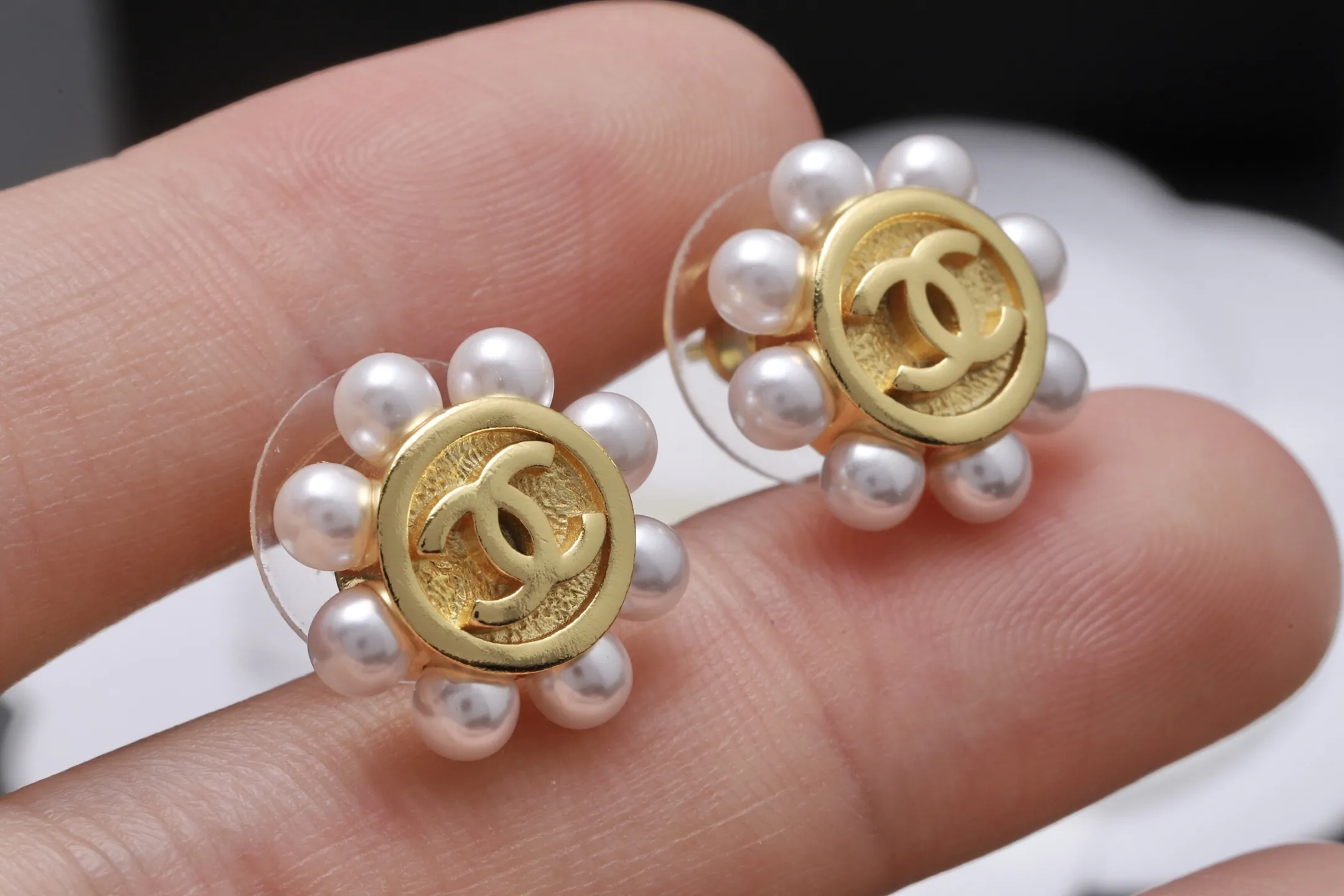 Vintage-Inspired Double C Pearl Stud Earrings D13517067 — view 6