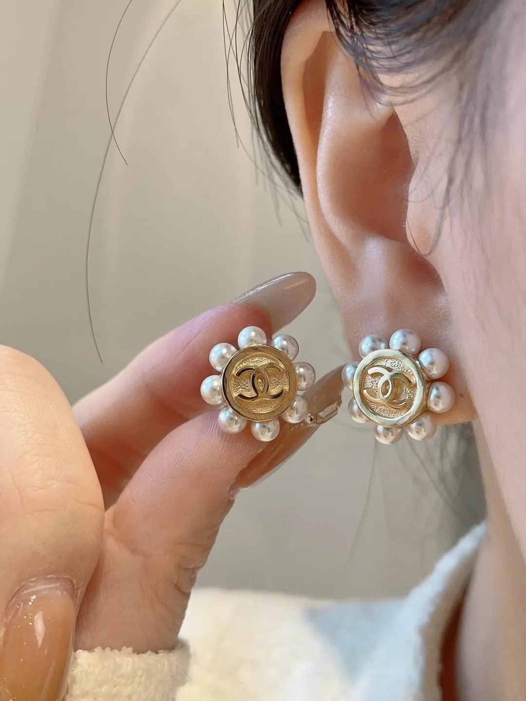 Vintage-Inspired Double C Pearl Stud Earrings D13517067 — view 9