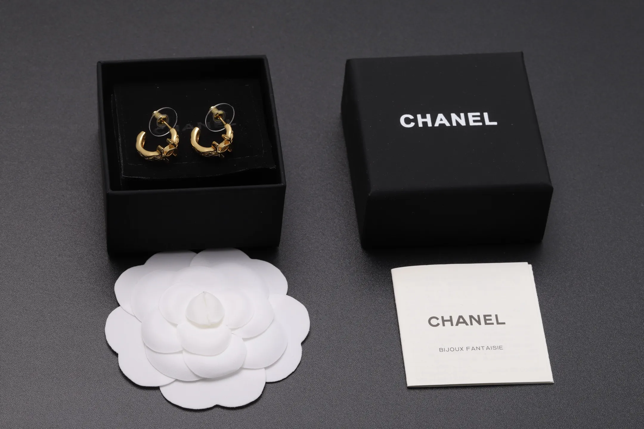 Quilted CC Logo Half-Hoop Earrings D13517096 — view 2