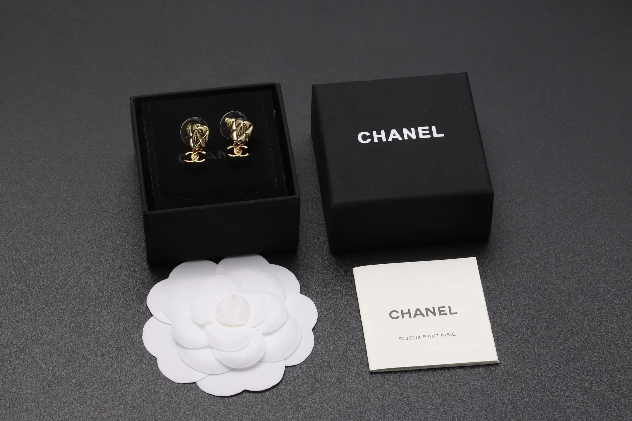 Quilted CC Drop Stud Earrings D14017024 — view 2