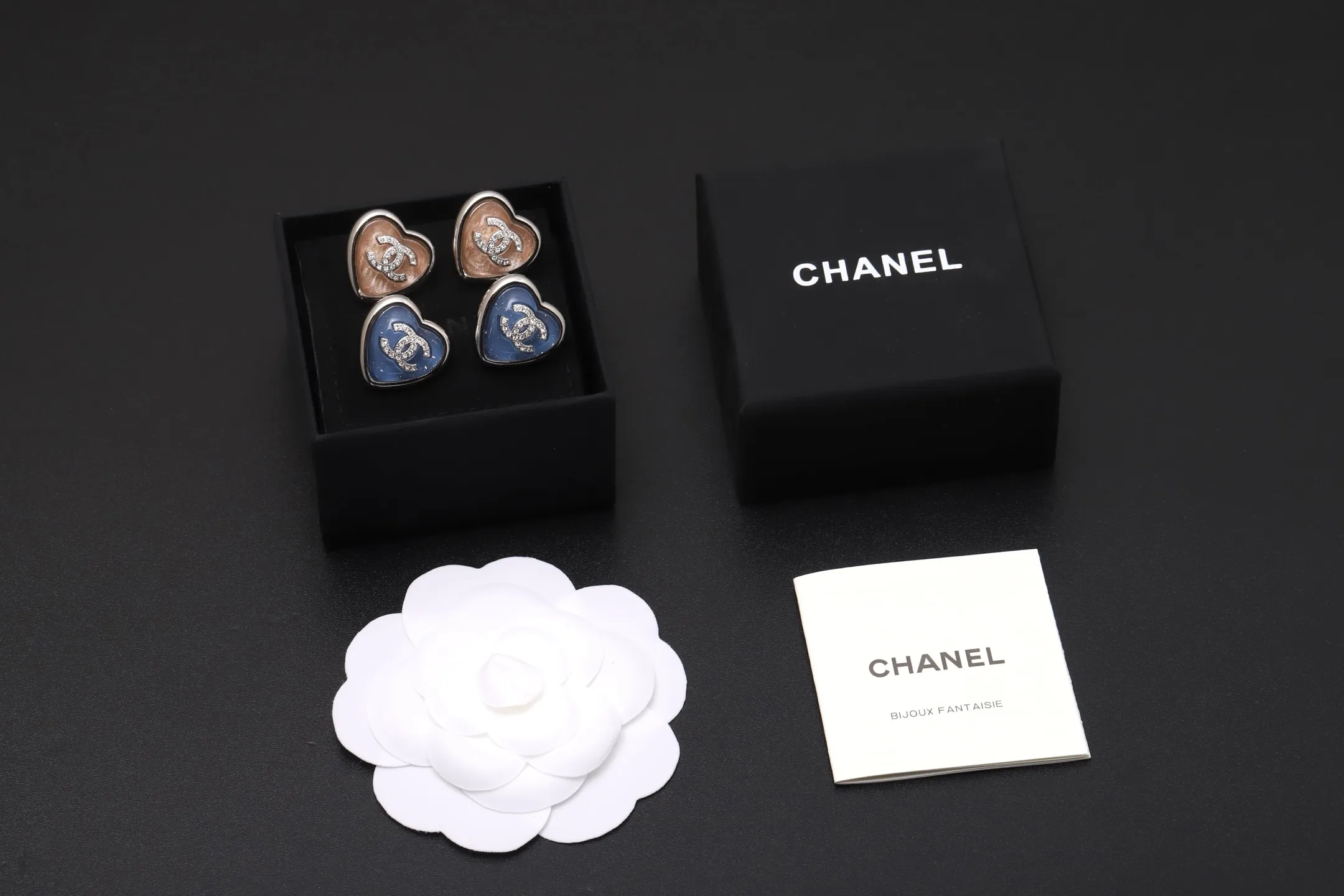 Heart CC Logo Stud Earrings D14517436 — view 2