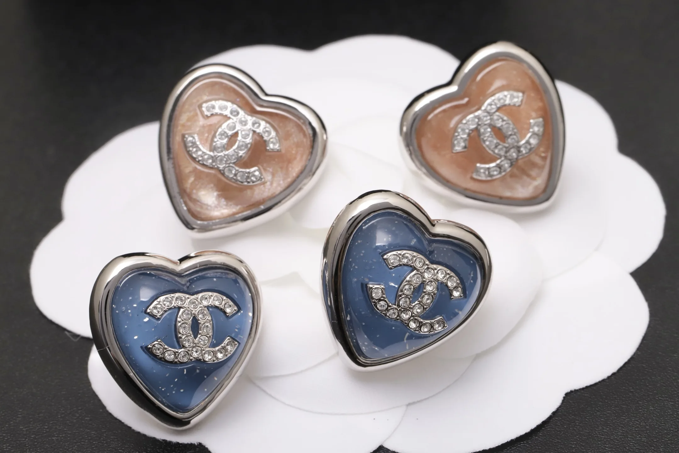 Heart CC Logo Stud Earrings D14517436 — view 3
