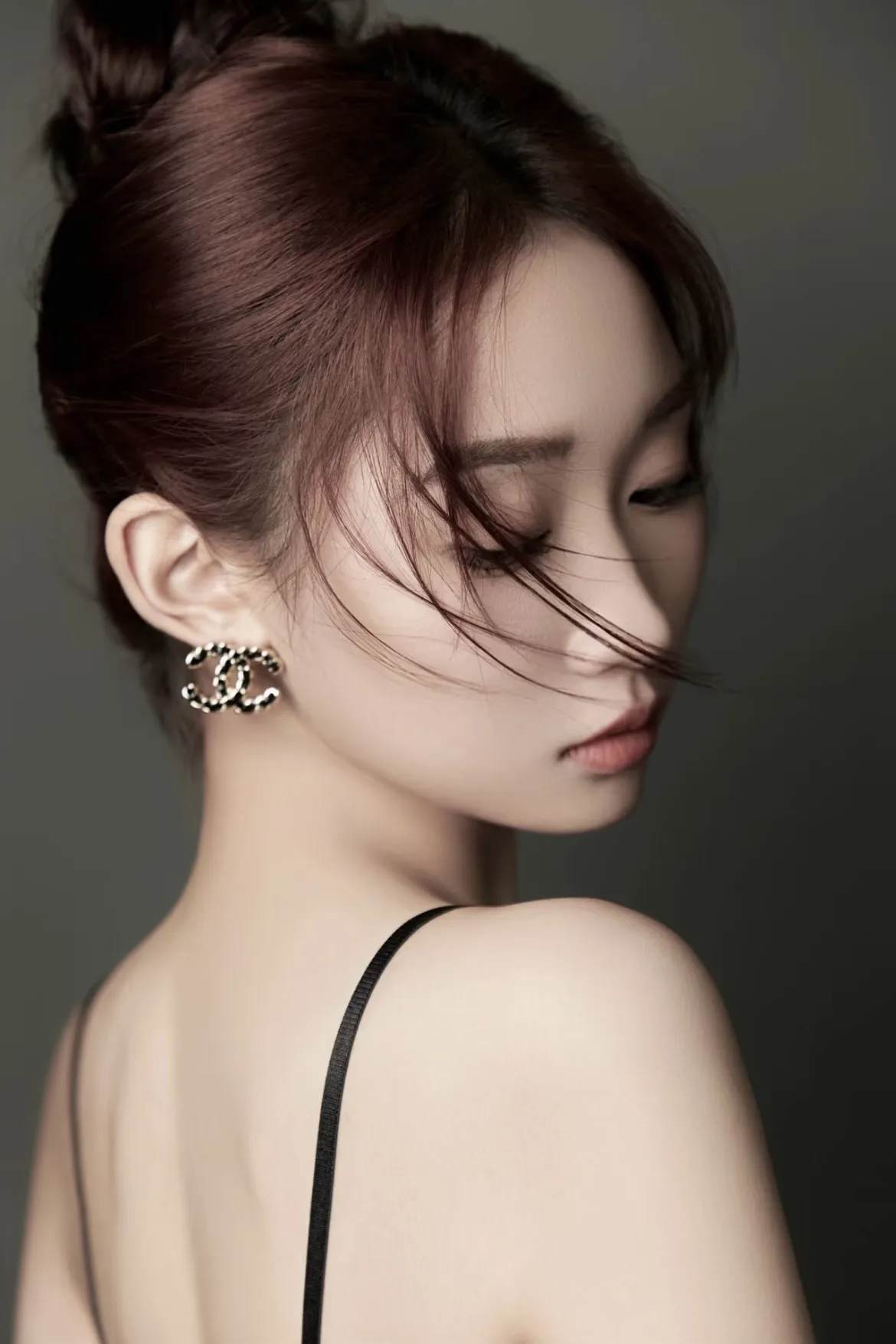 Interlocking CC Leather-Chain Stud Earrings D13517060 — view 9
