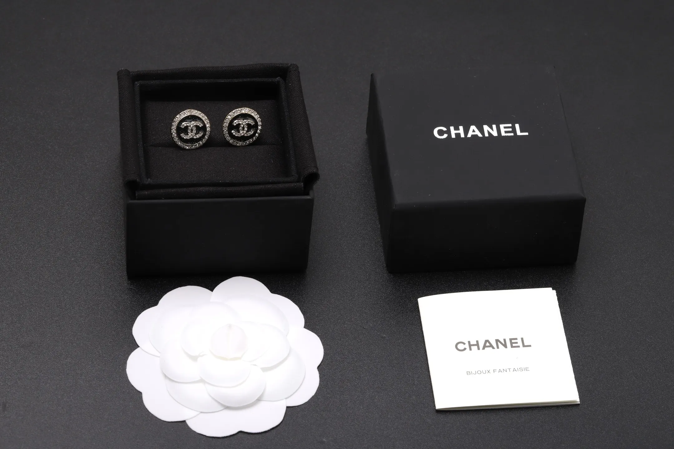 CC Logo Glitter Enamel Stud Earrings D15017344 — view 2