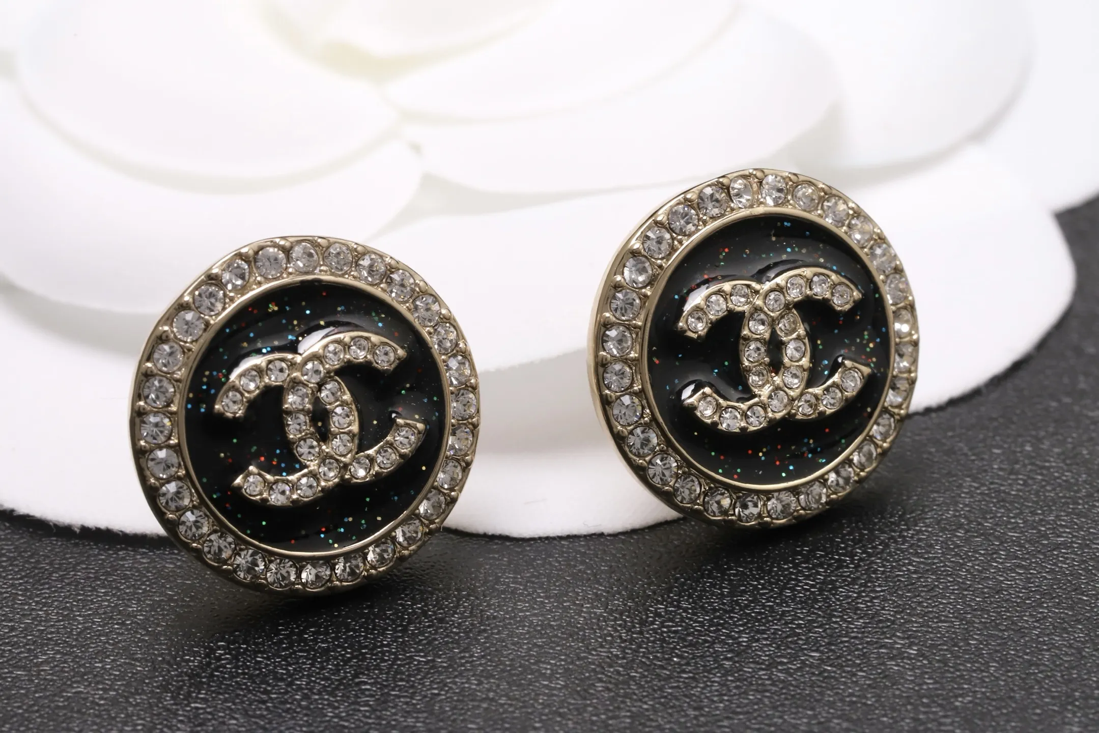 CC Logo Glitter Enamel Stud Earrings D15017344 — view 5