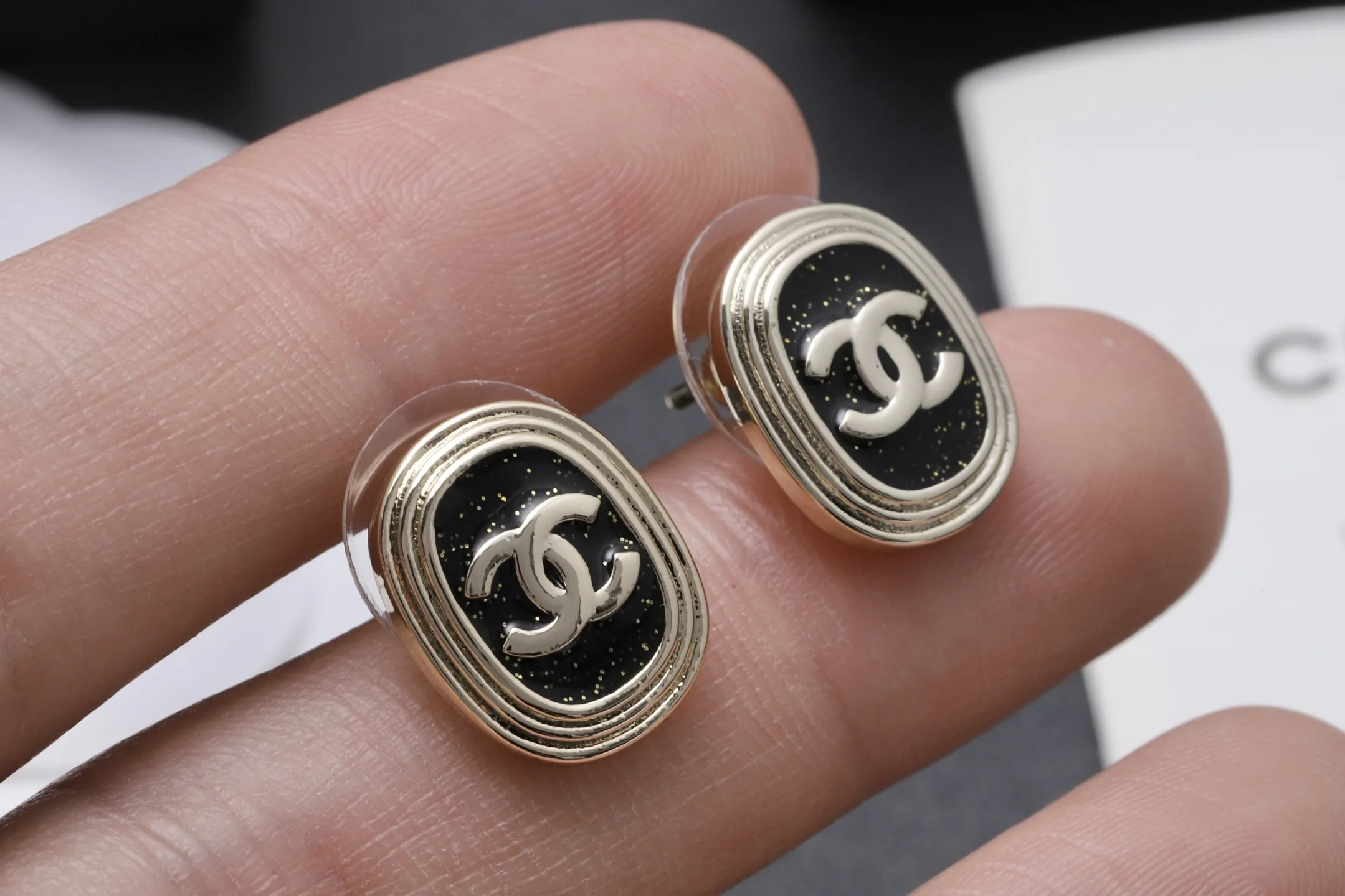 CC Logo Glitter Resin Stud Earrings D14017091 — view 7