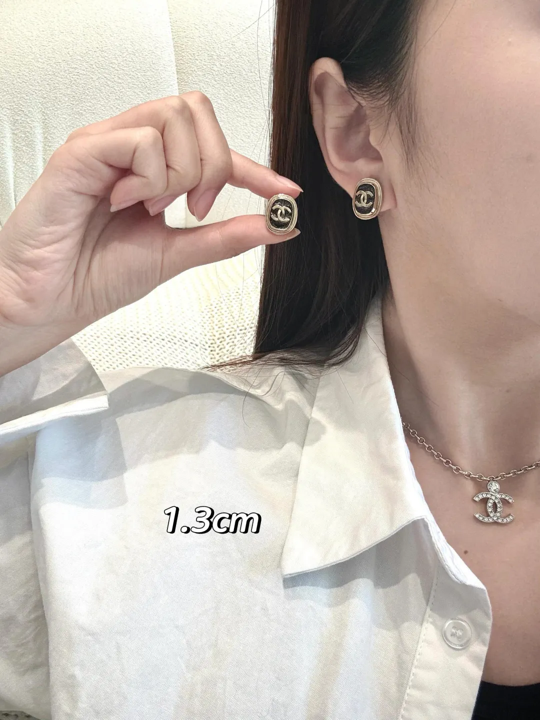 CC Logo Glitter Resin Stud Earrings D14017091 — view 9