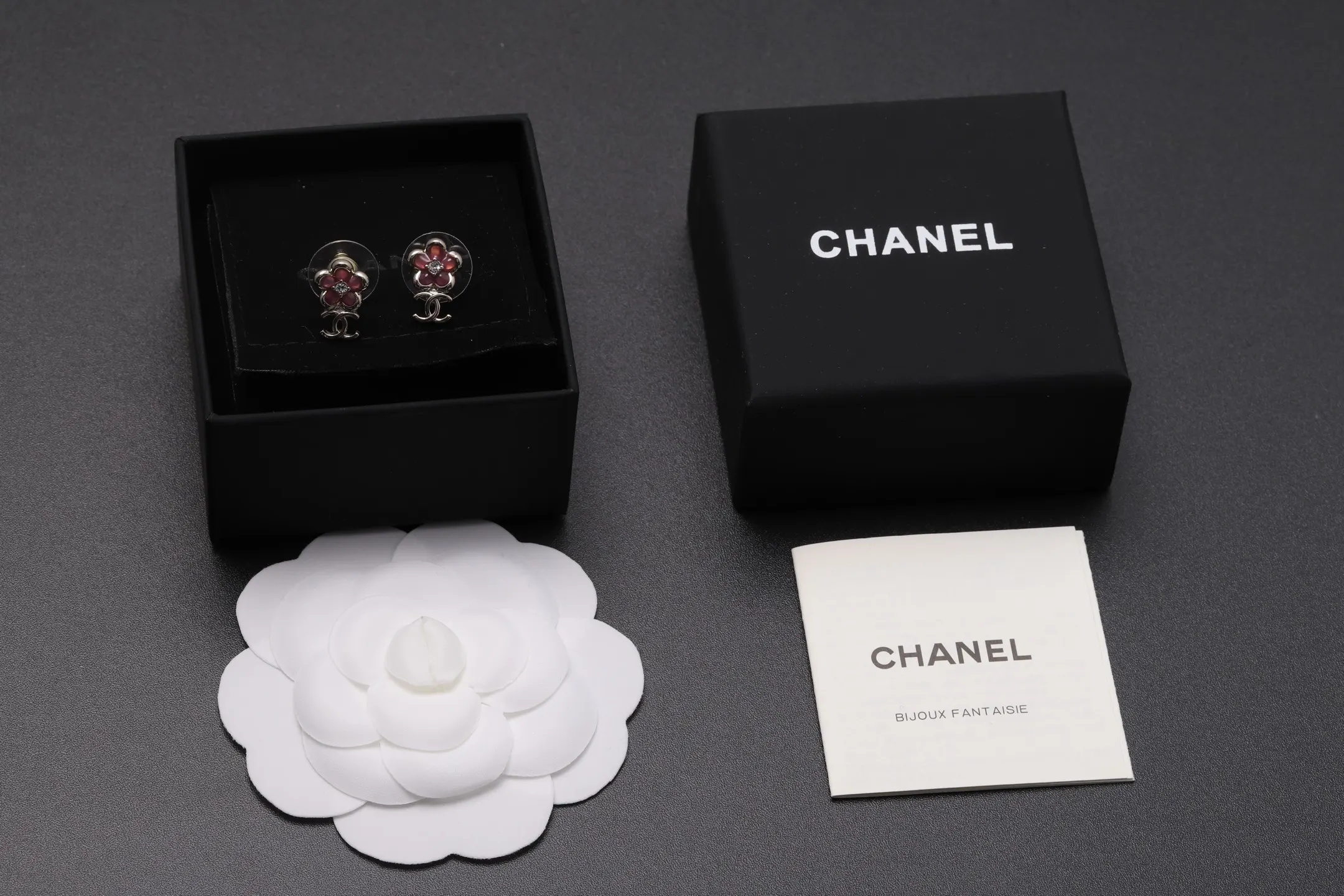 Flower CC Logo Stud Earrings D14017092 — view 2