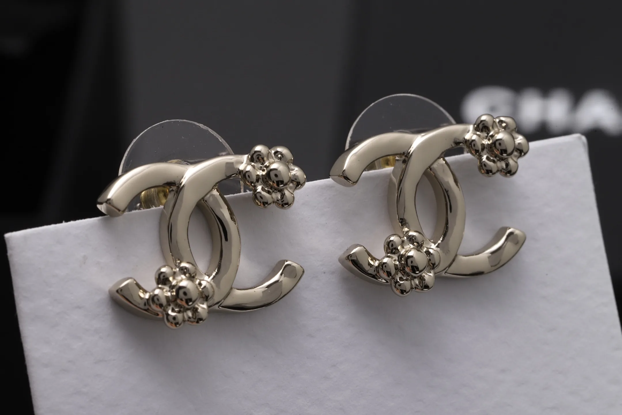 Camellia Interlocking CC Stud Earrings D13017094 — view 4