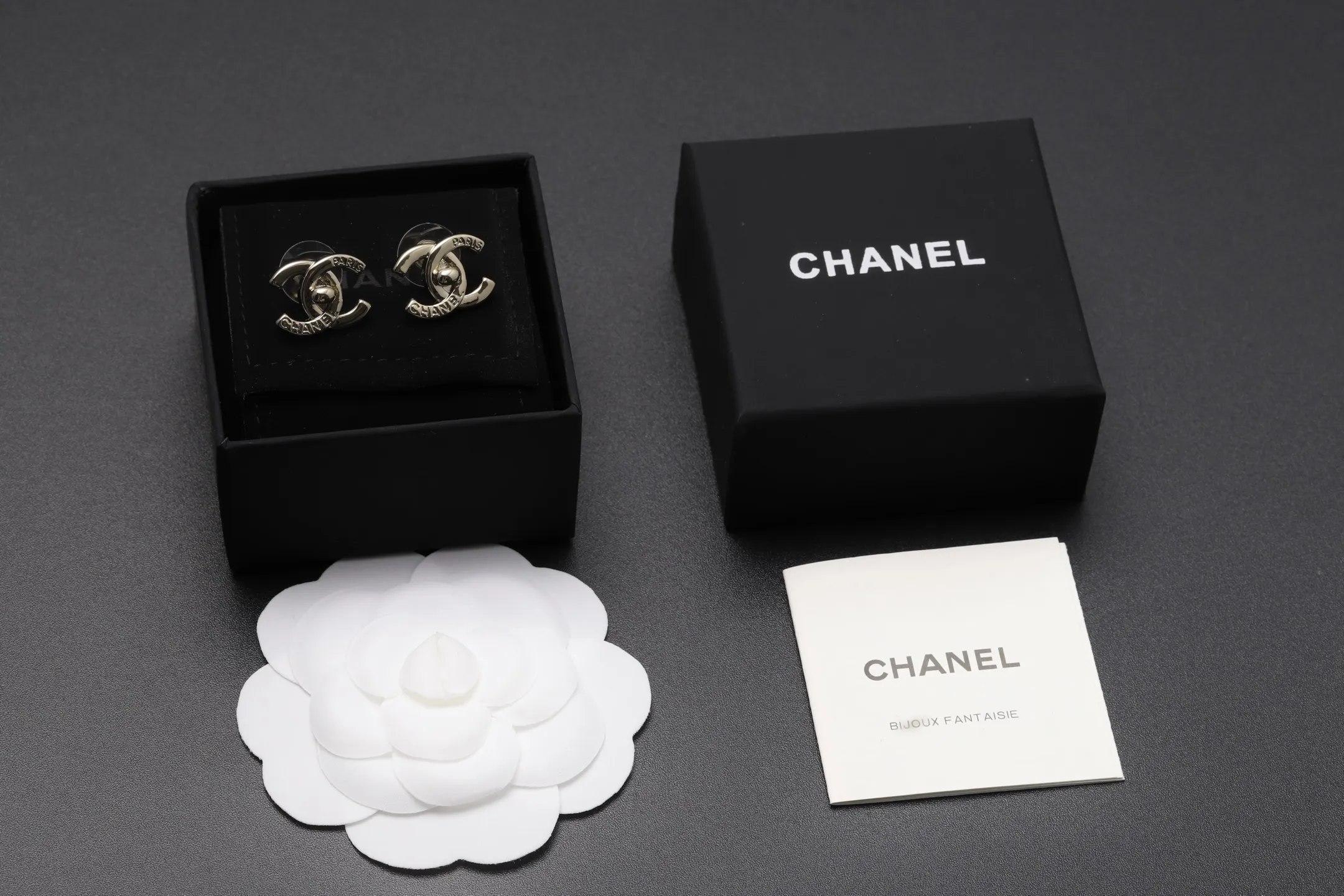 Double C Logo Stud Earrings D13017086 — view 2