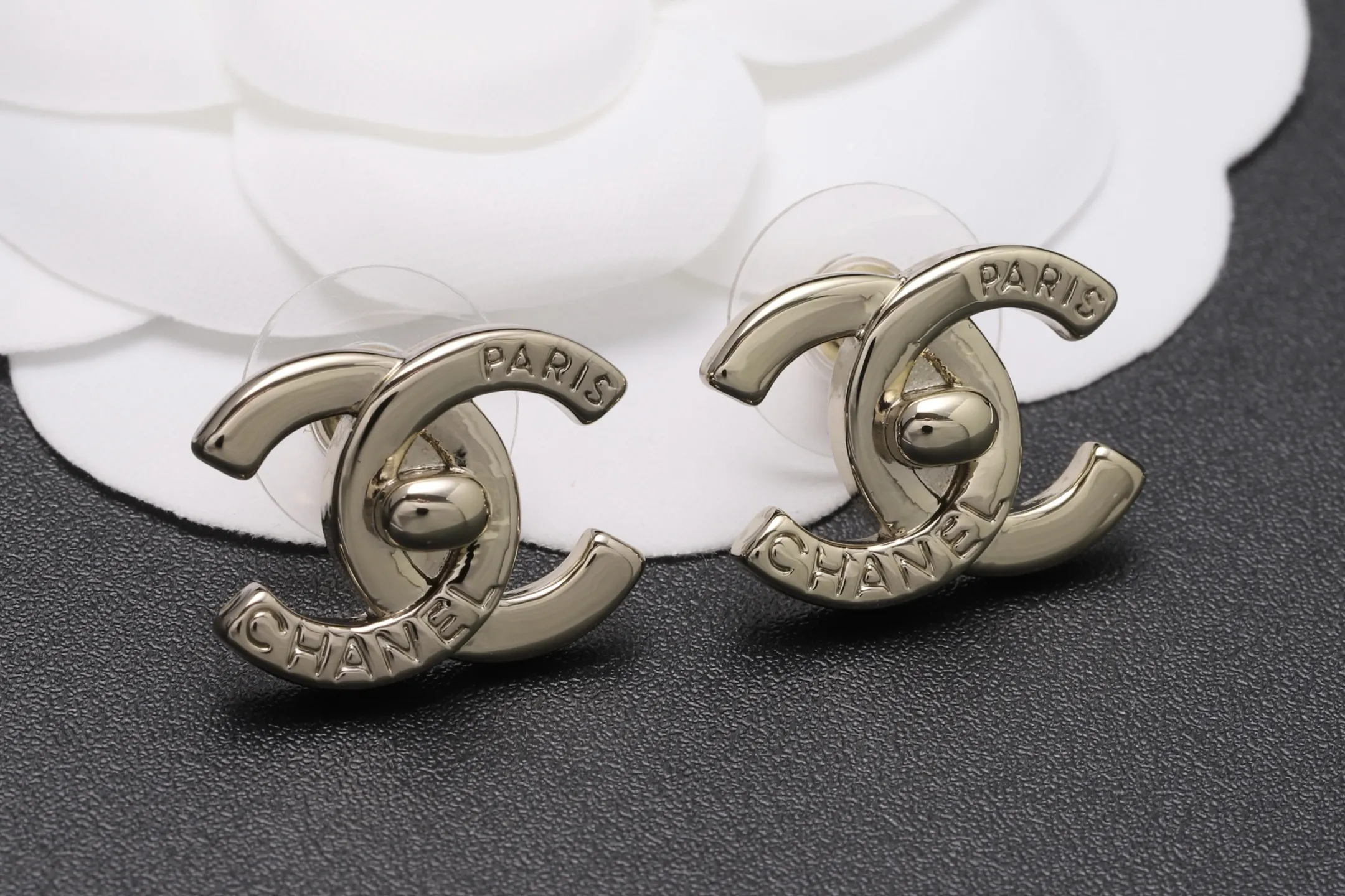 Double C Logo Stud Earrings D13017086 — view 3