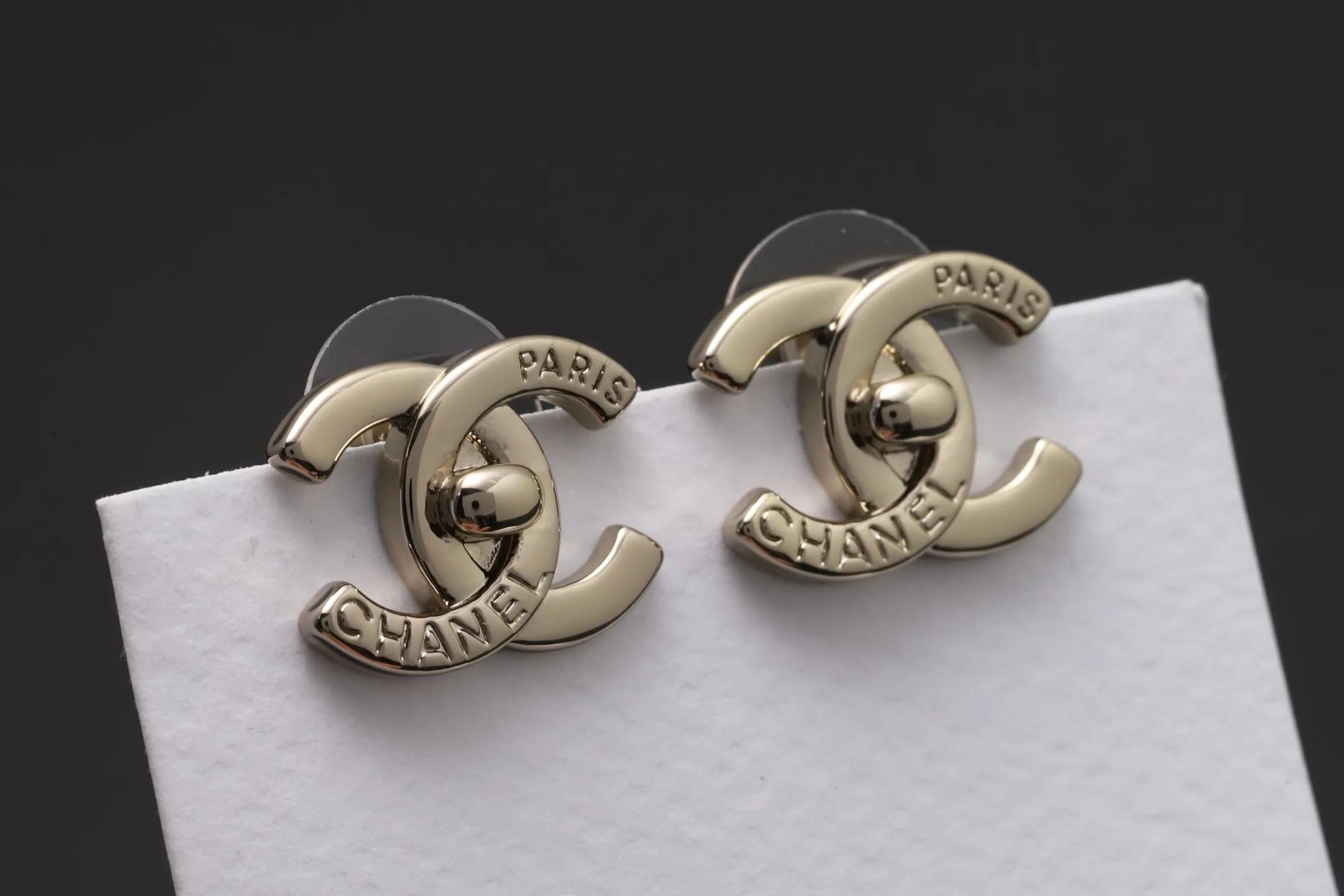 Double C Logo Stud Earrings D13017086 — view 4