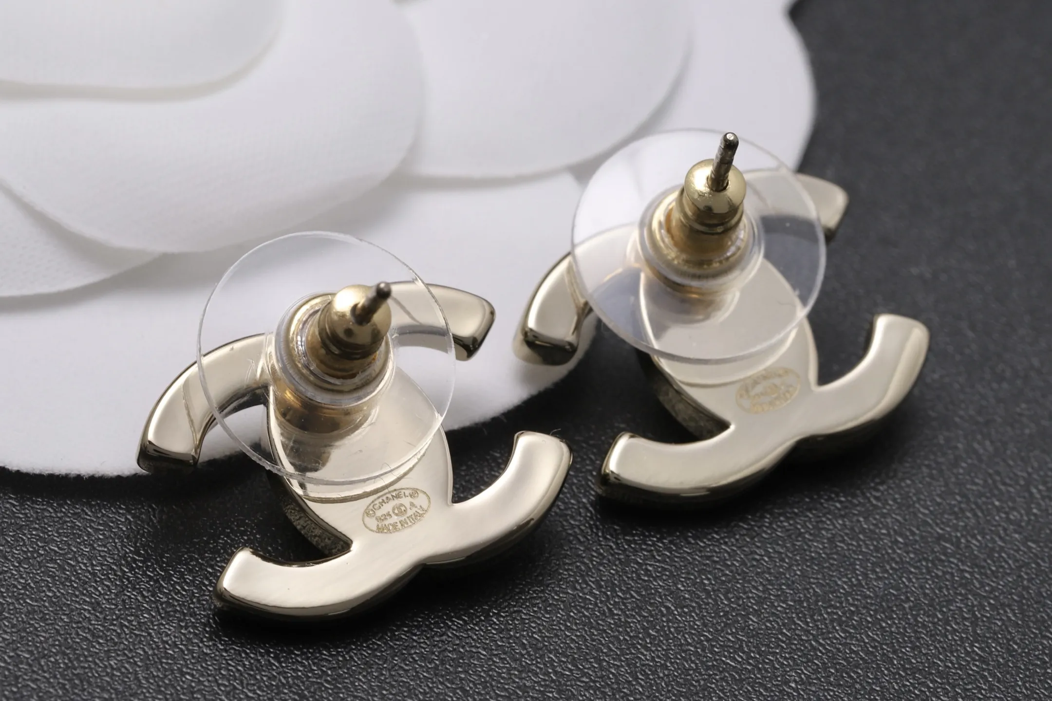 Double C Logo Stud Earrings D13017086 — view 5