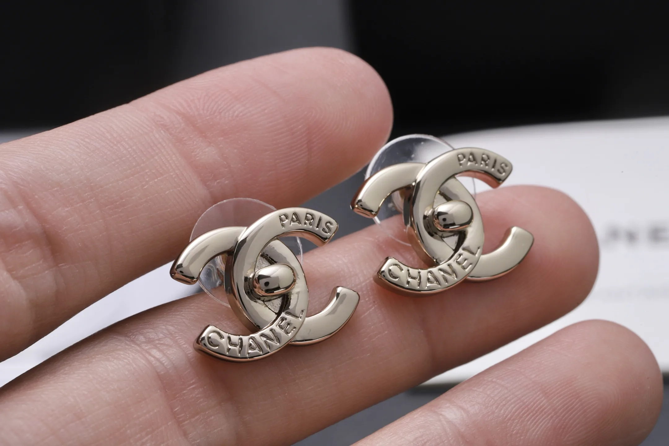Double C Logo Stud Earrings D13017086 — view 6