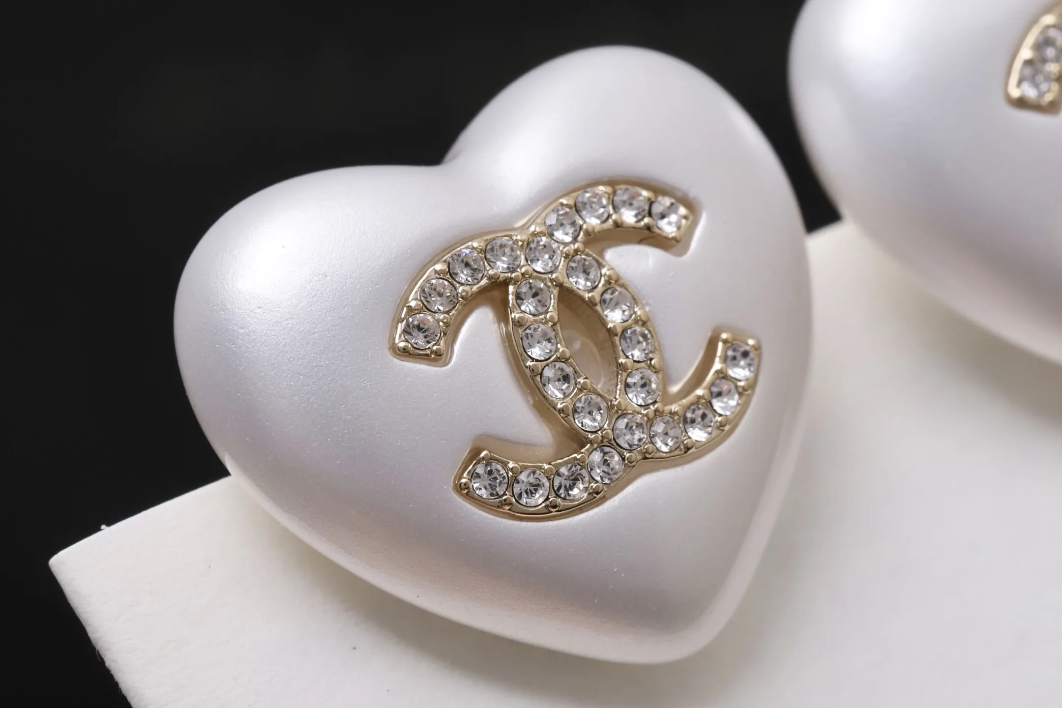 Crystal-Embellished Heart Stud Earrings D15017439 — view 4