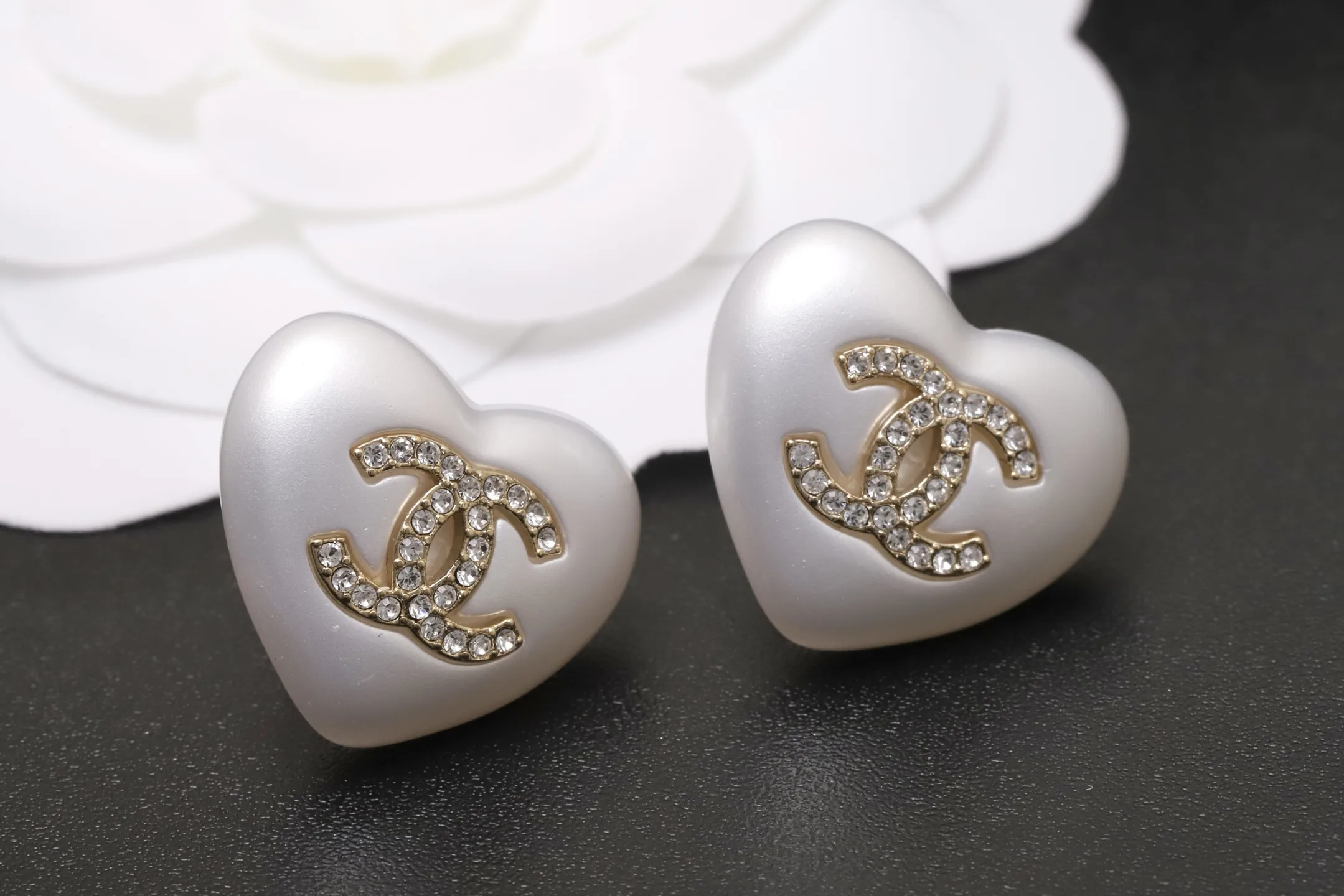 Crystal-Embellished Heart Stud Earrings D15017439 — view 5
