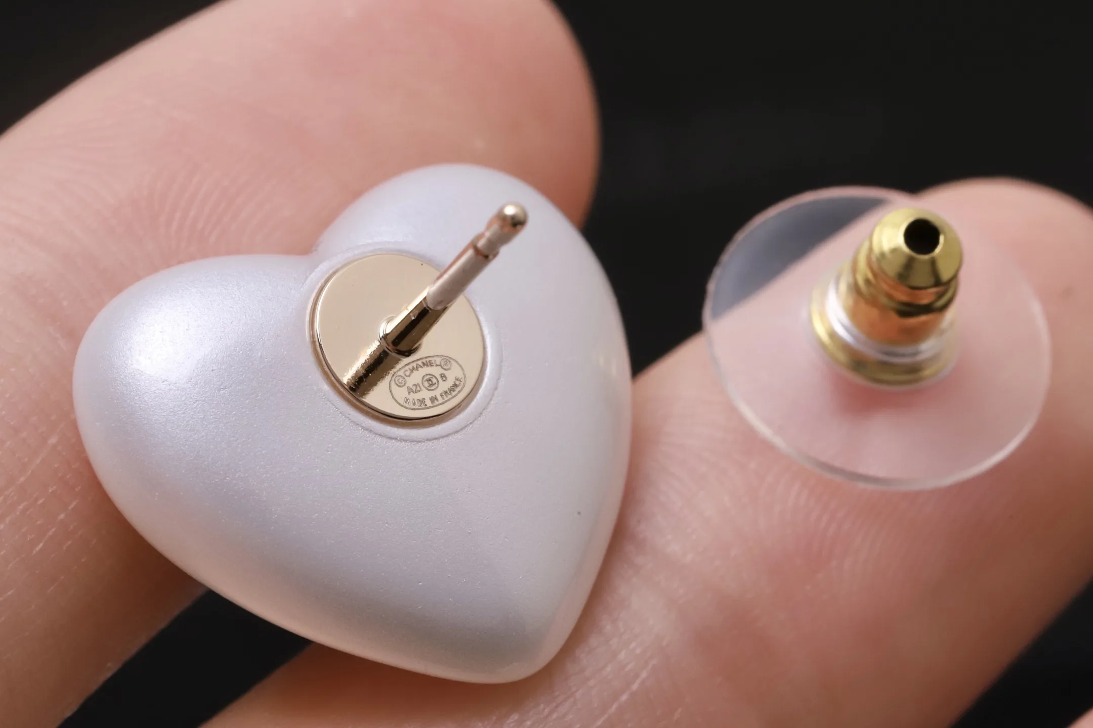 Crystal-Embellished Heart Stud Earrings D15017439 — view 7