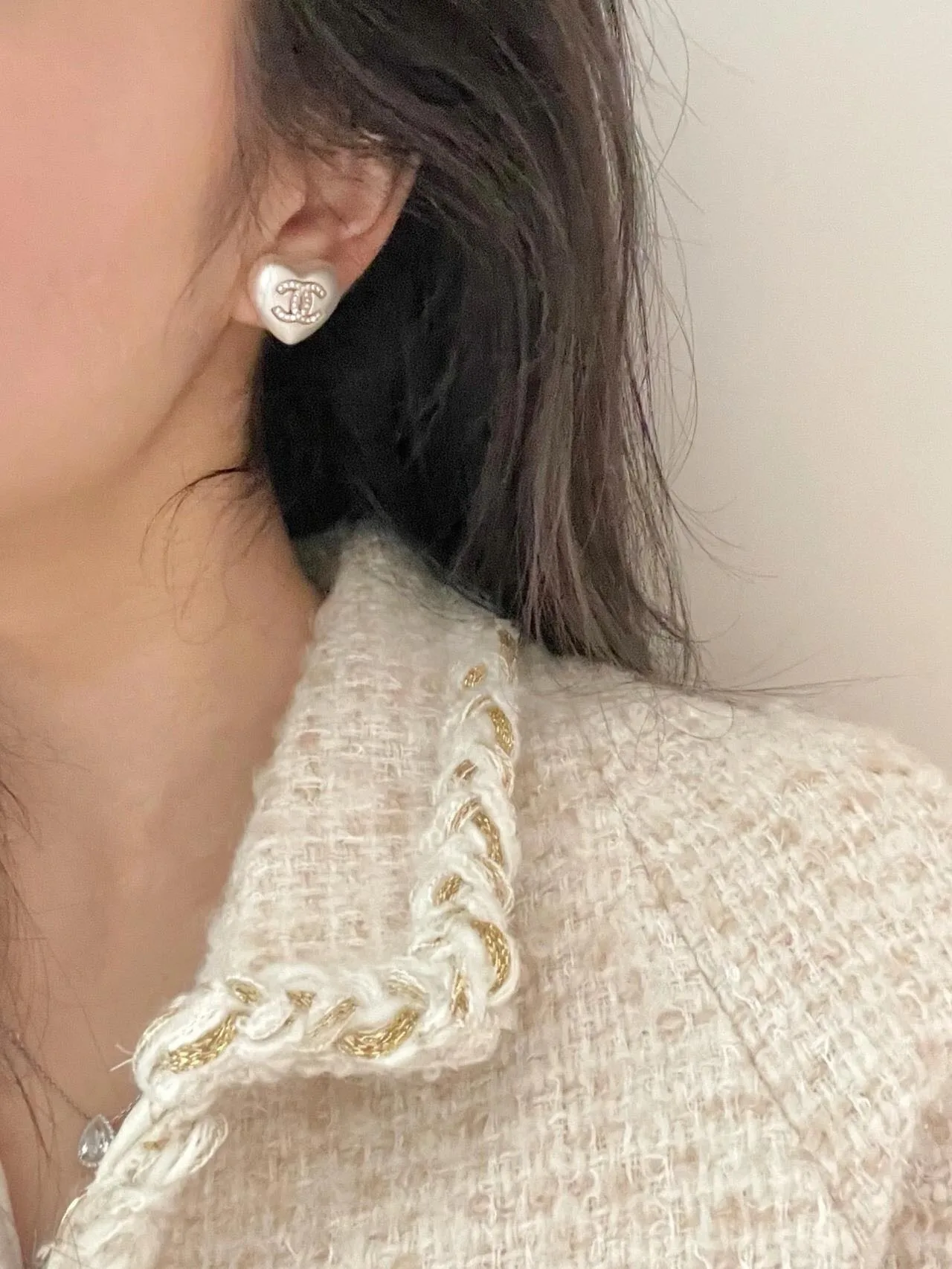 Crystal-Embellished Heart Stud Earrings D15017439 — view 8