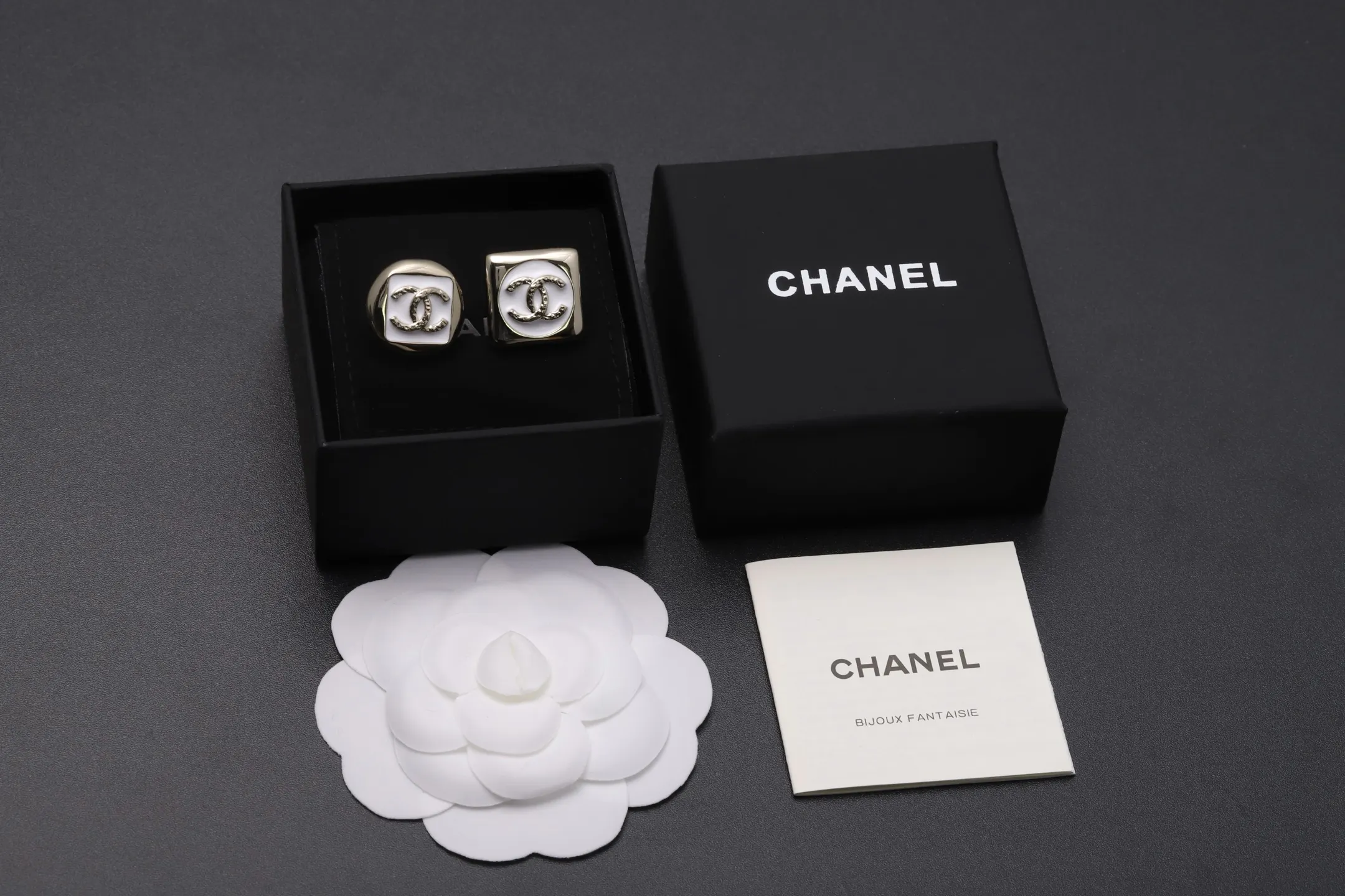 Asymmetric Enamel Double C Stud Earrings D14017192 — view 2