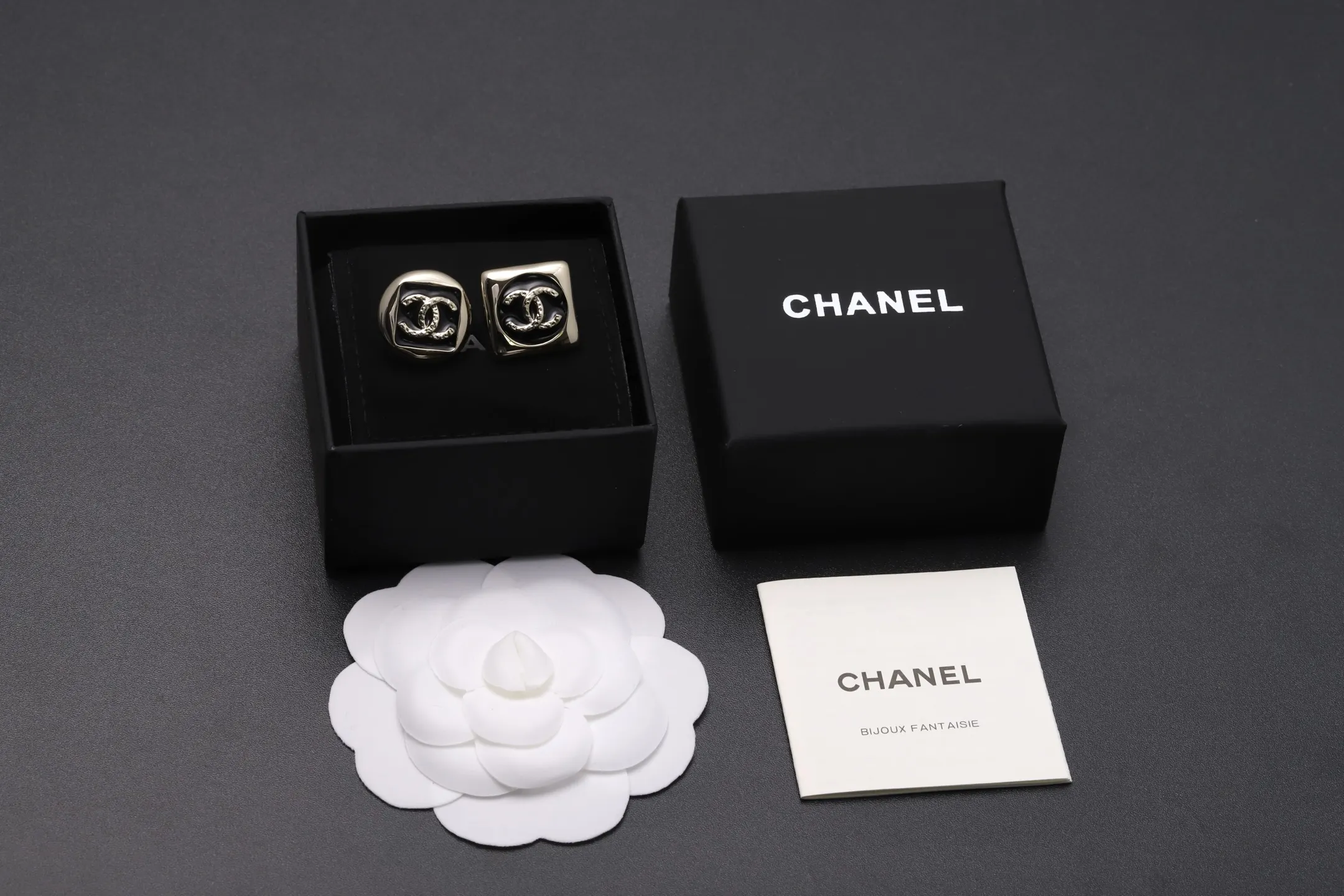Asymmetric Enamel Double C Stud Earrings D14017191 — view 2