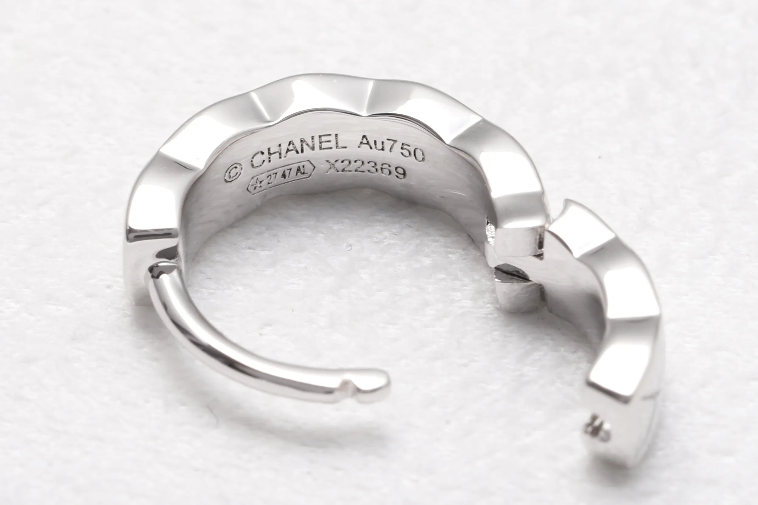 Coco Crush Quilted Hoop Earrings (Gold-Plated Brass) D14517025 — view 7
