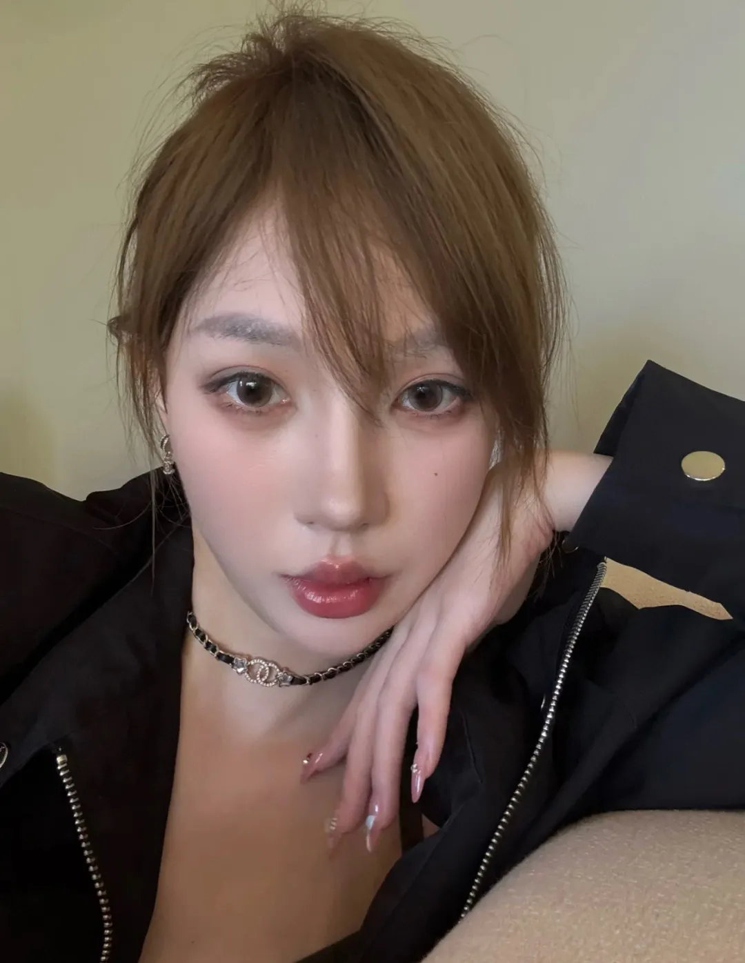 Interwoven Leather and Crystal Star Choker D15517327 — view 9