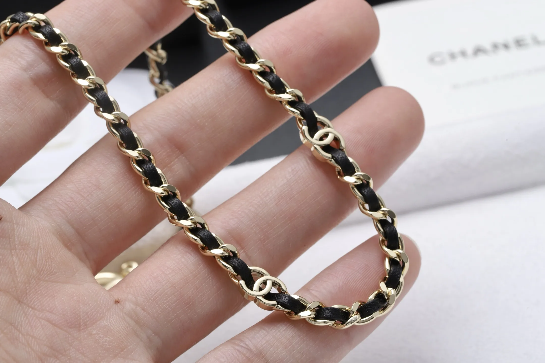 Leather-Intertwined CC Choker Necklace D14517023 — view 4