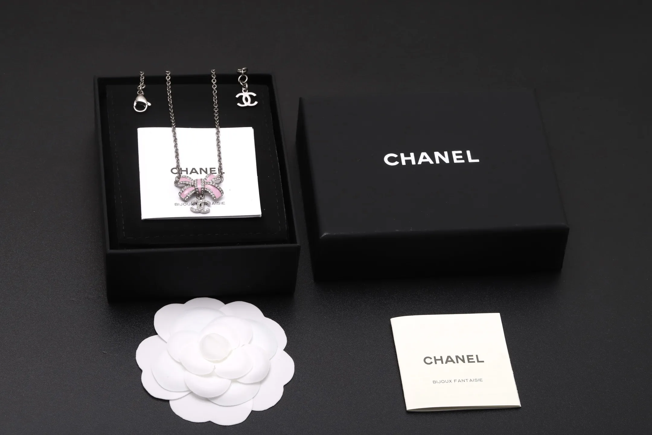 Bow and Interlocking CC Pendant Necklace D15517306 — view 2