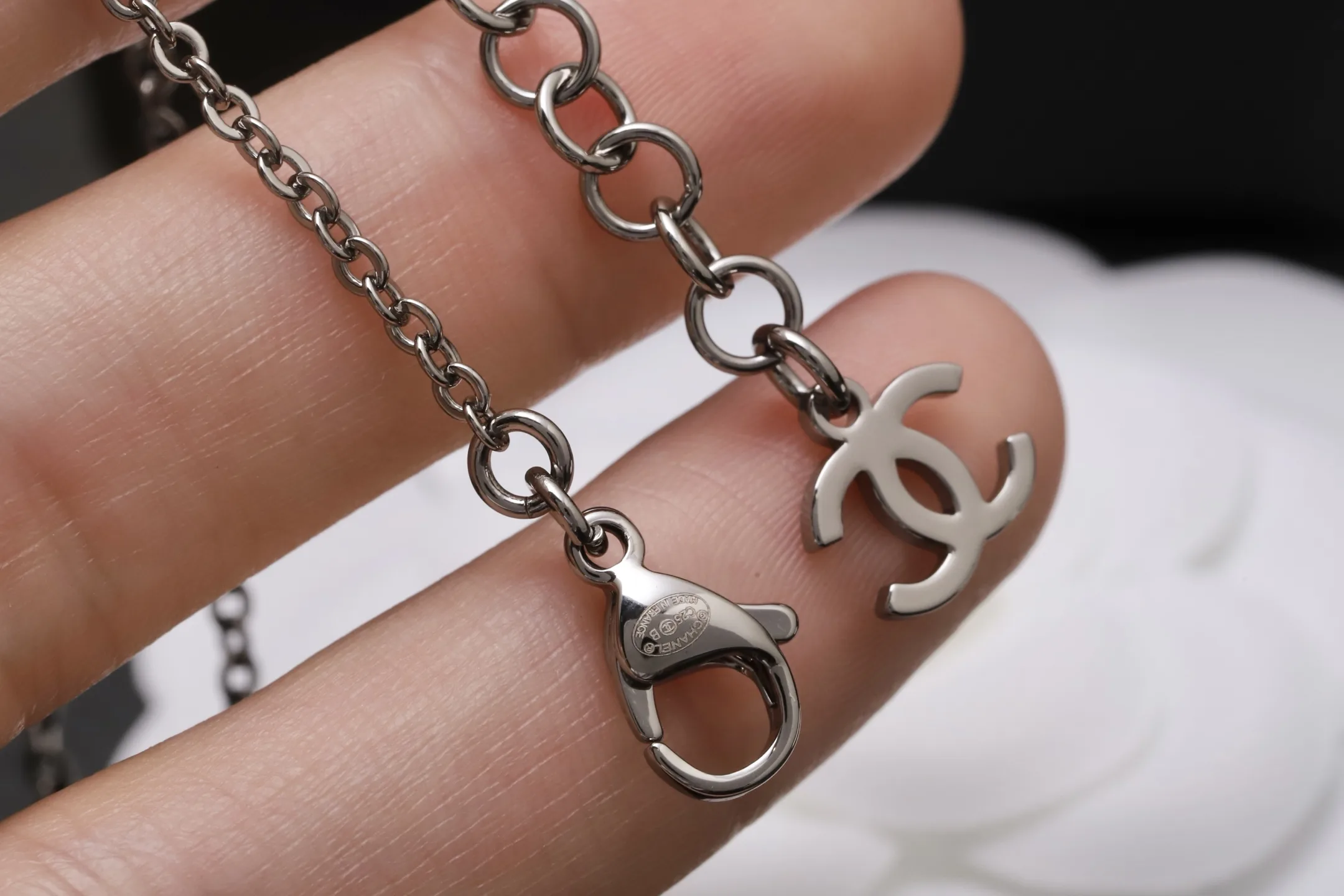 Bow and Interlocking CC Pendant Necklace D15517306 — view 6