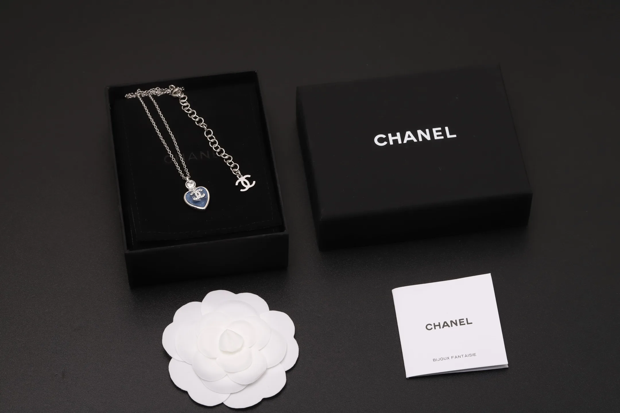 Glitter Resin Heart Pendant Necklace D14517300
