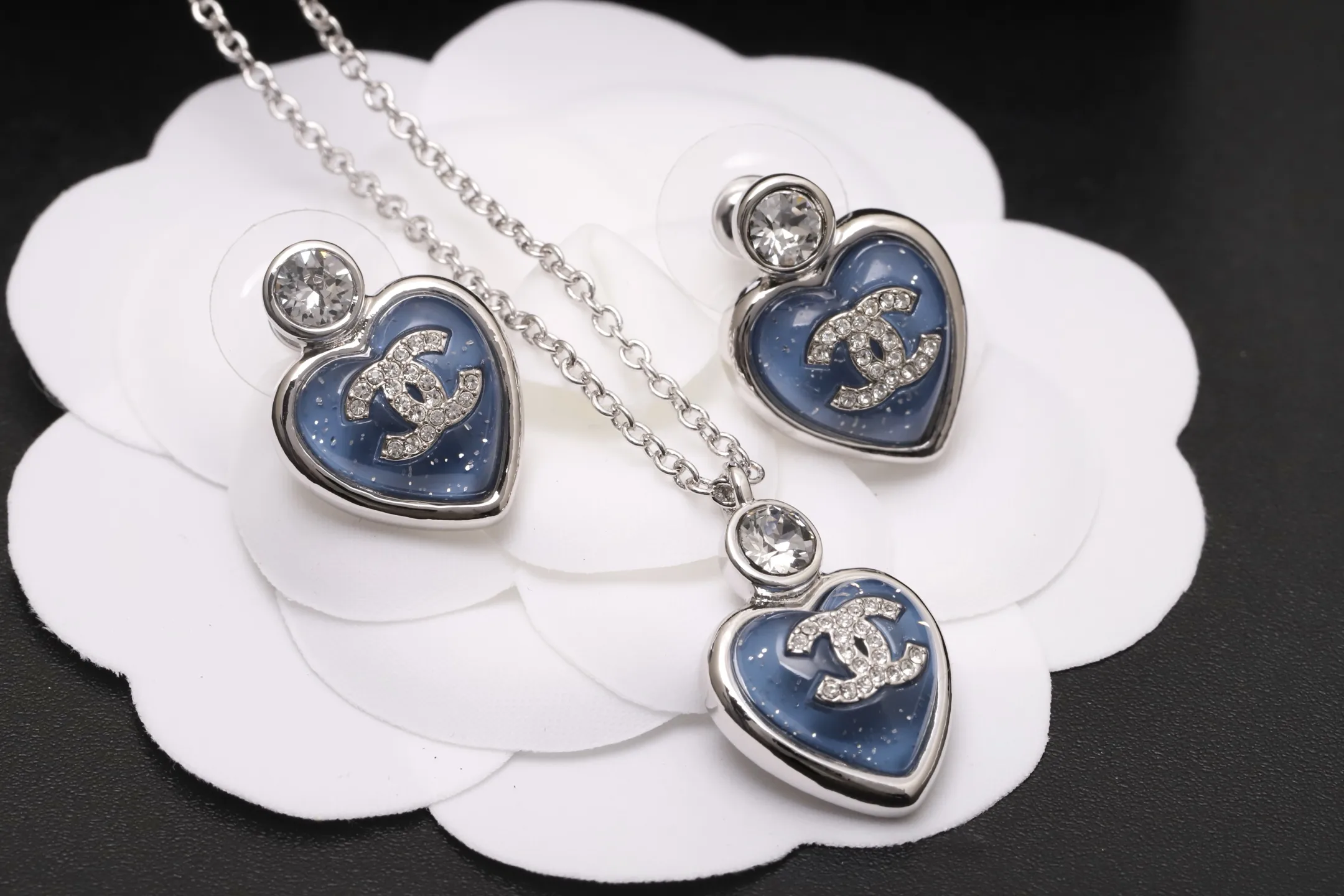 Glitter Resin Heart Pendant Necklace D14517300 — view 3